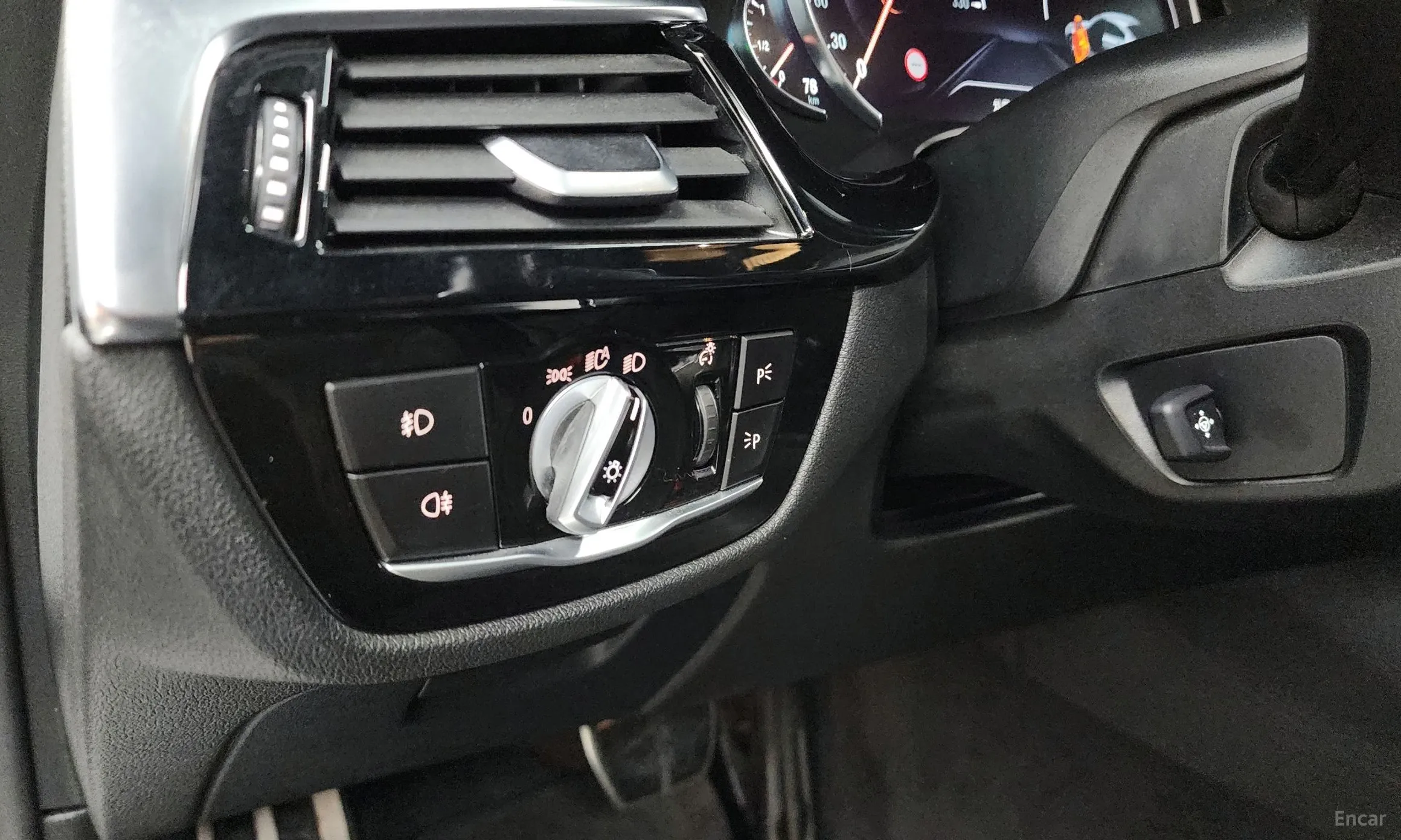 BMW 5 Series (G30) превью 16