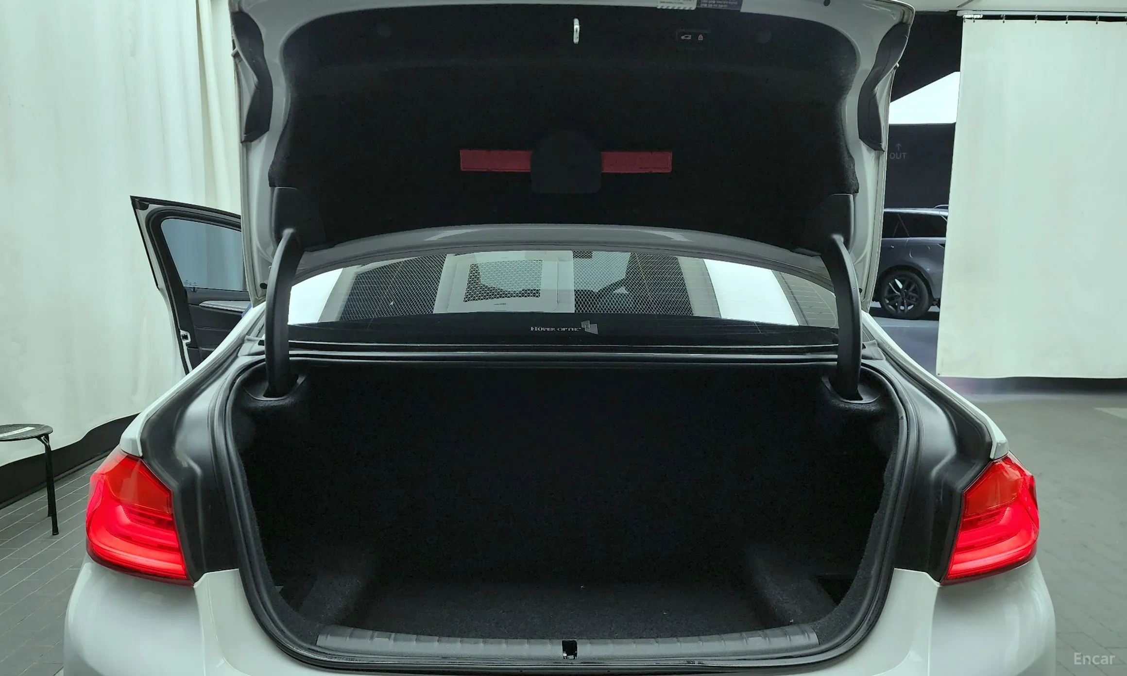BMW 5 Series (G30) превью 20