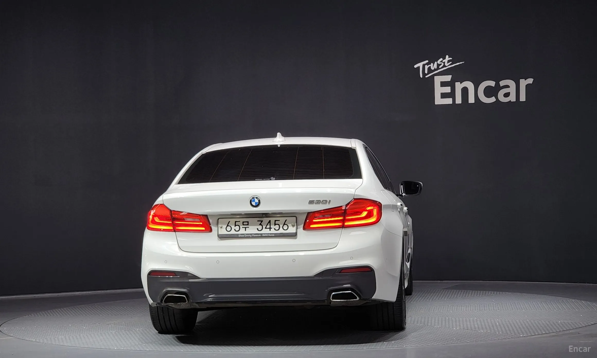 BMW 5 Series (G30) превью 4