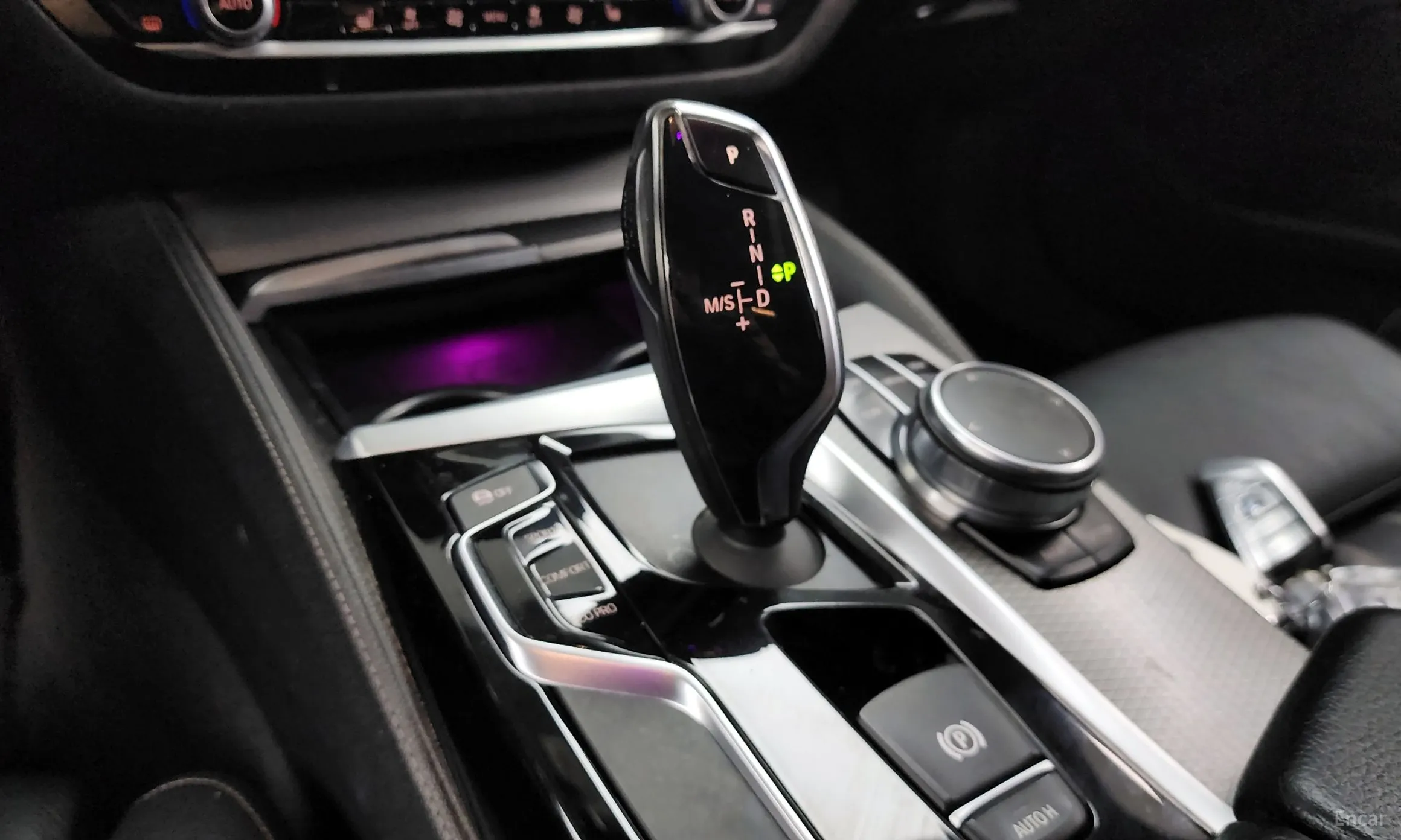 BMW 5 Series (G30) превью 9
