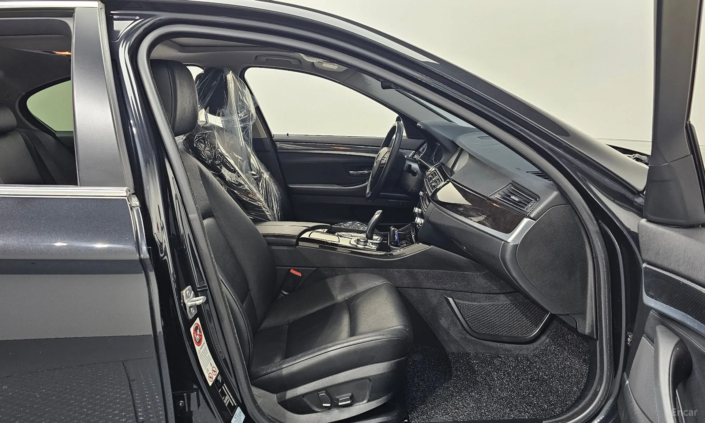 BMW 5 Series (F10) превью 10
