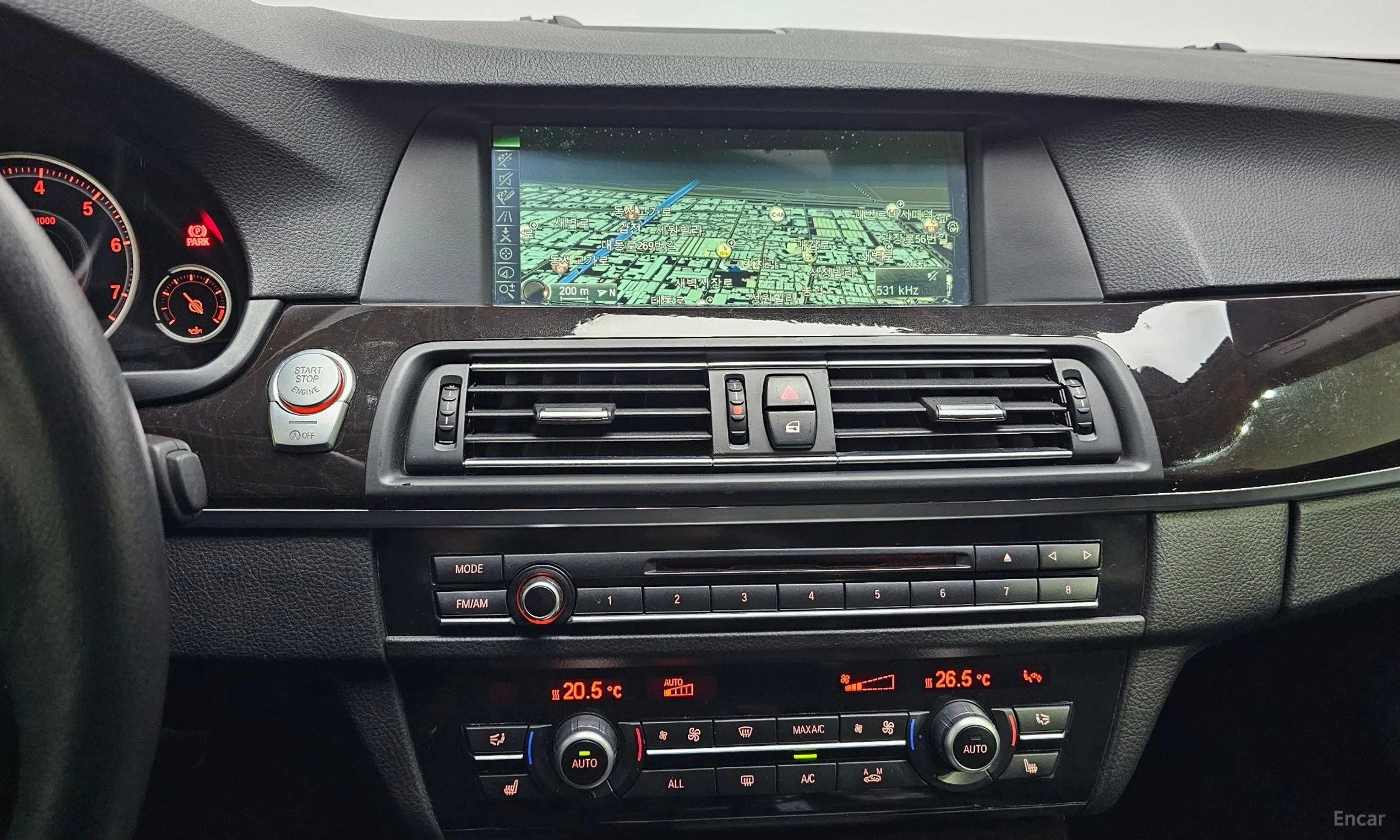 BMW 5 Series (F10) превью 14