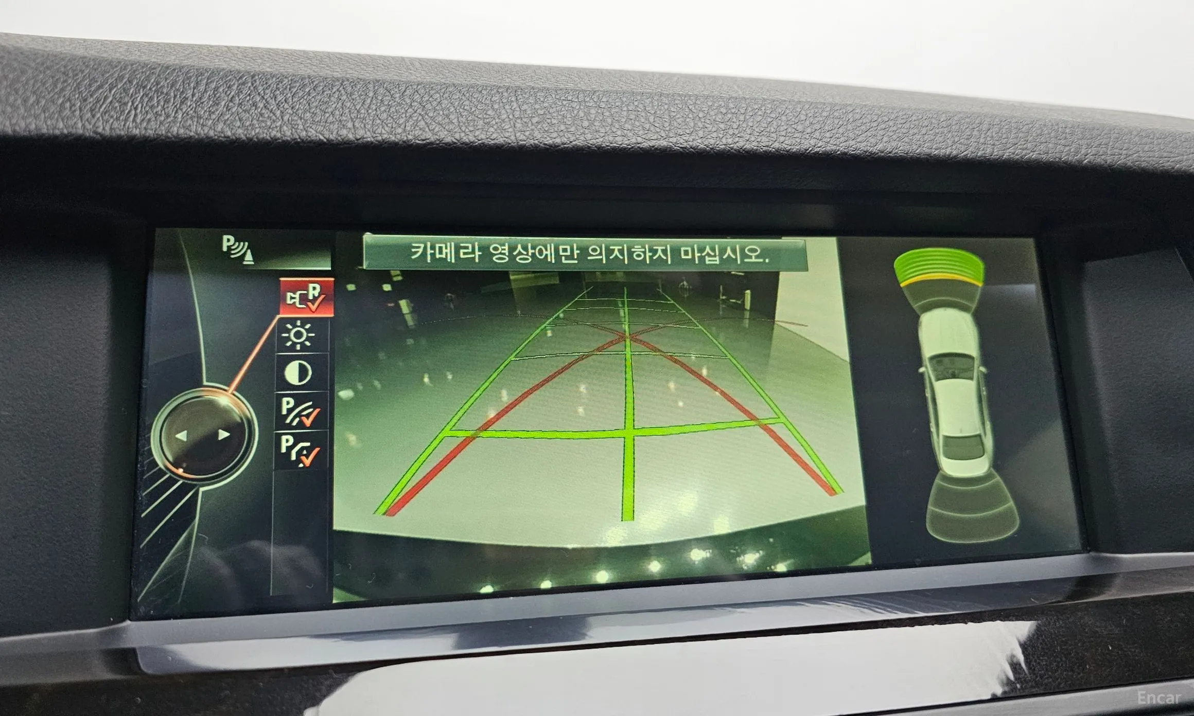 BMW 5 Series (F10) превью 15