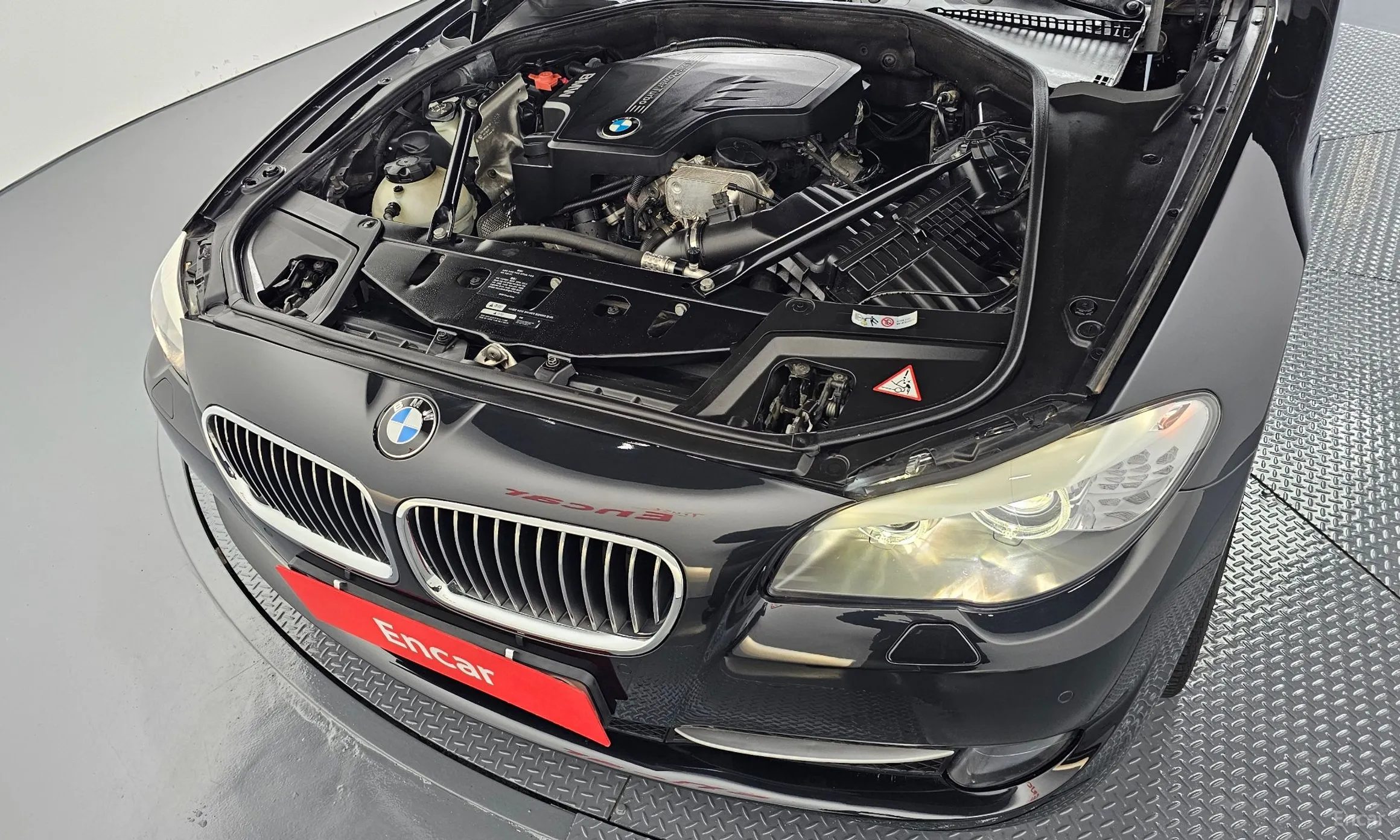 BMW 5 Series (F10) превью 6