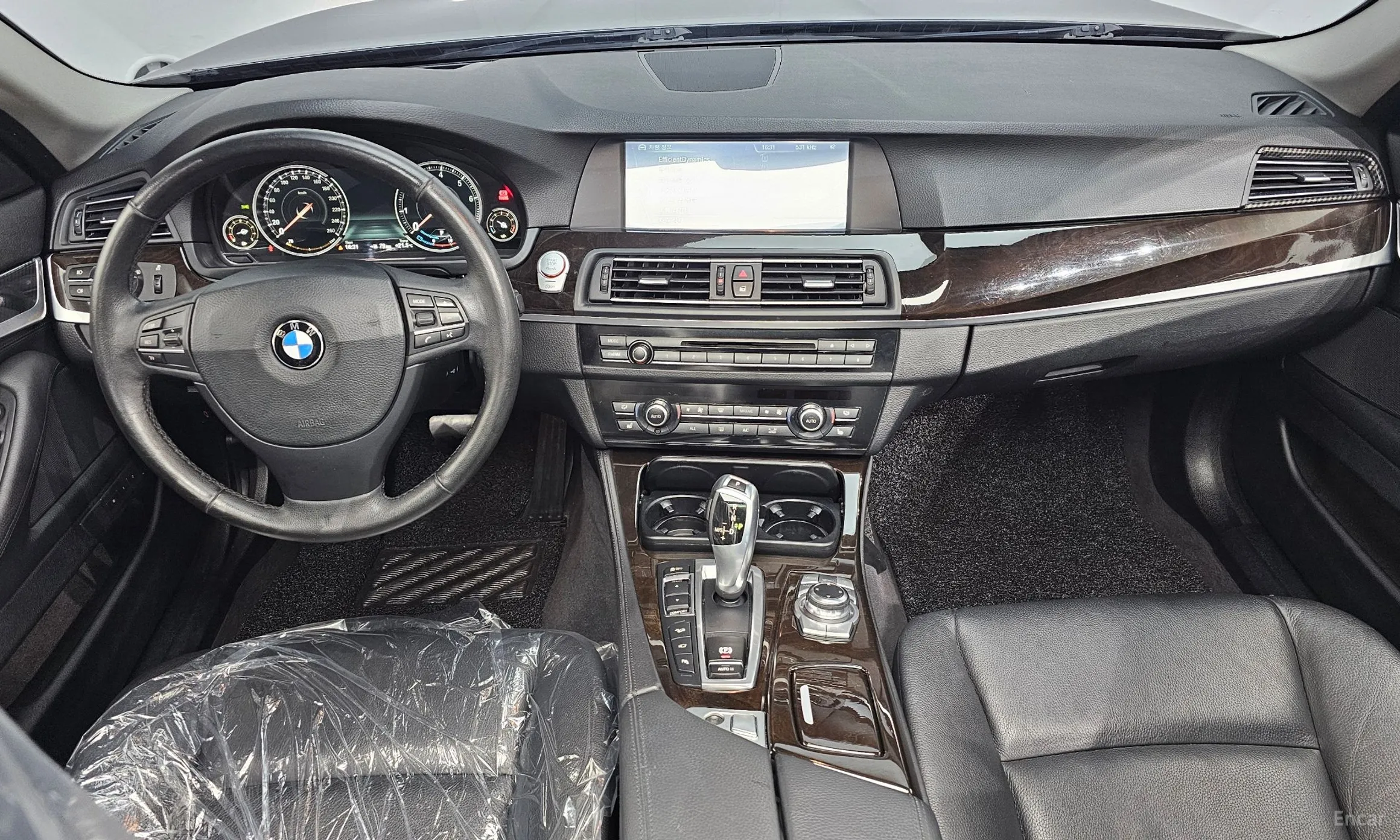 BMW 5 Series (F10) превью 7