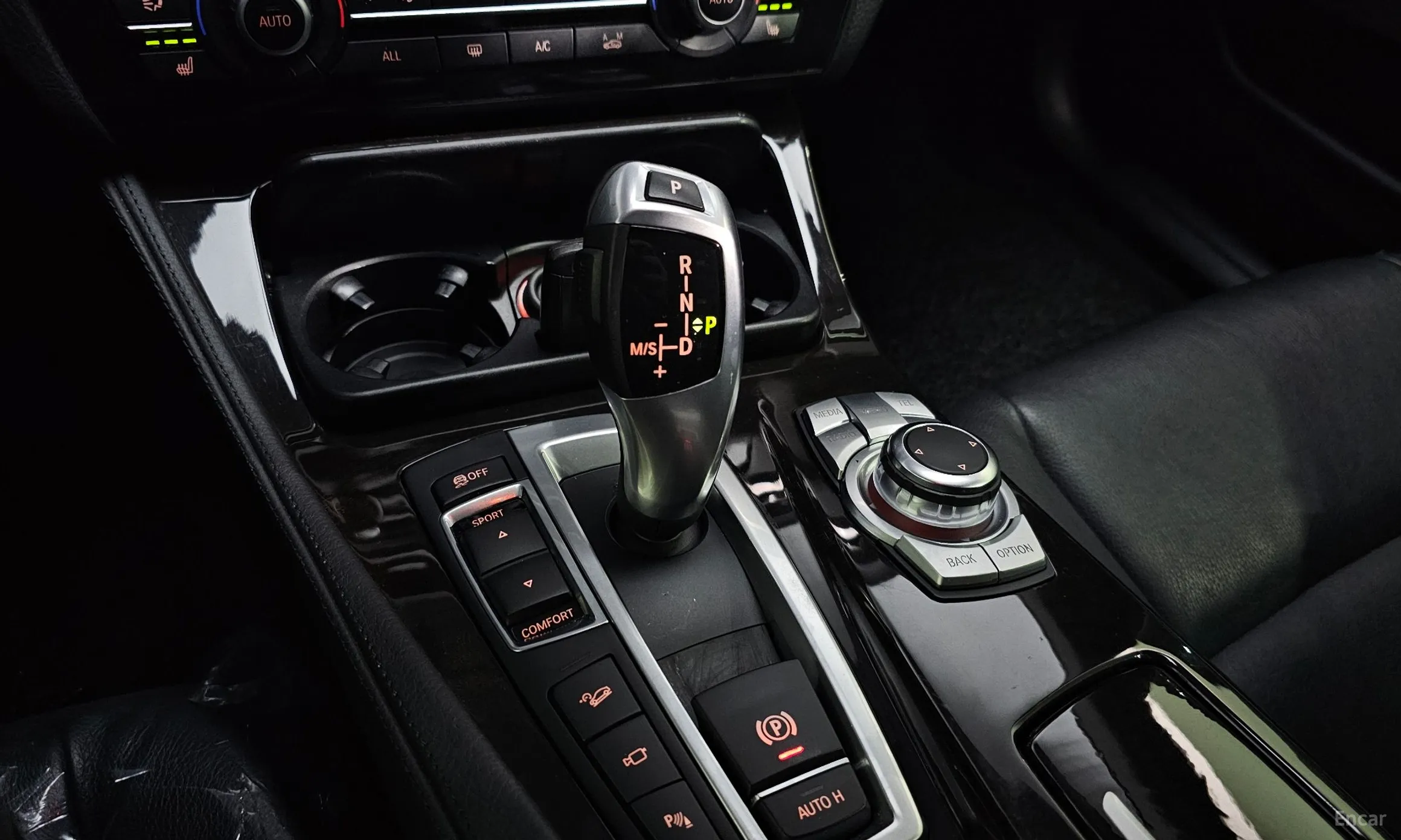 BMW 5 Series (F10) превью 9