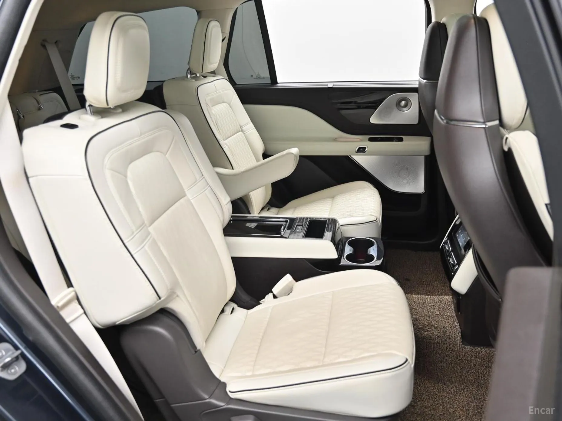 Lincoln Aviator 2nd Generation превью 12