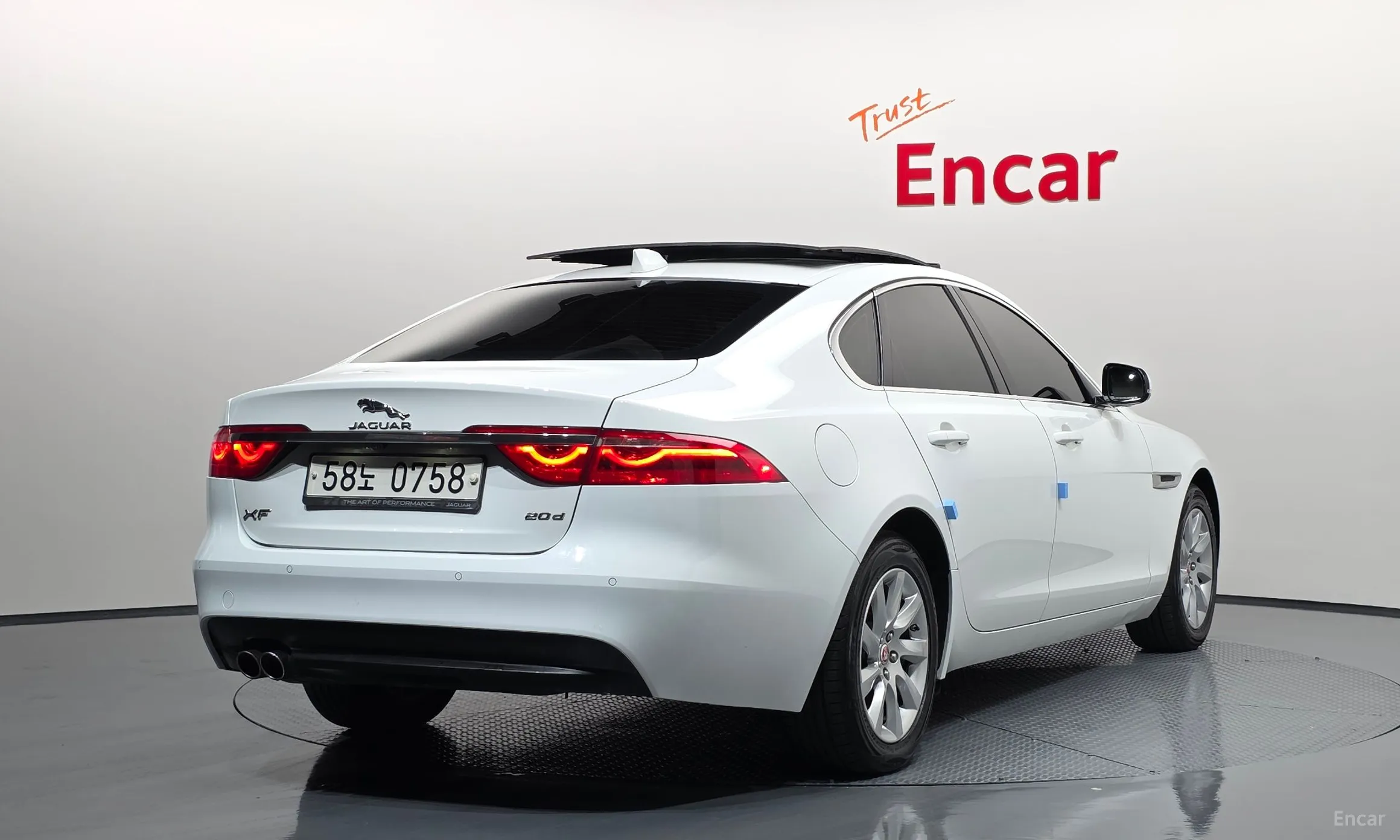 Jaguar XF (x260)