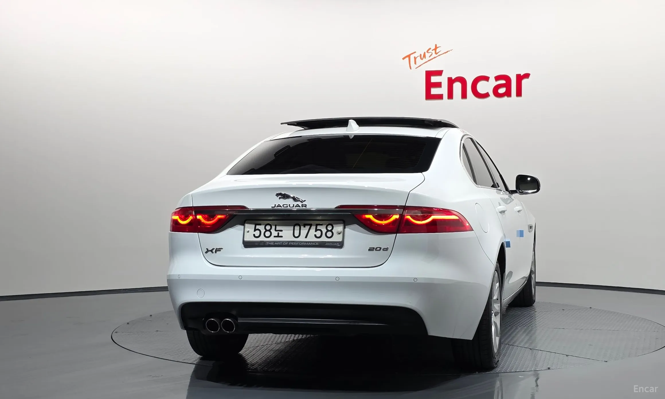 Jaguar XF (x260) превью 4