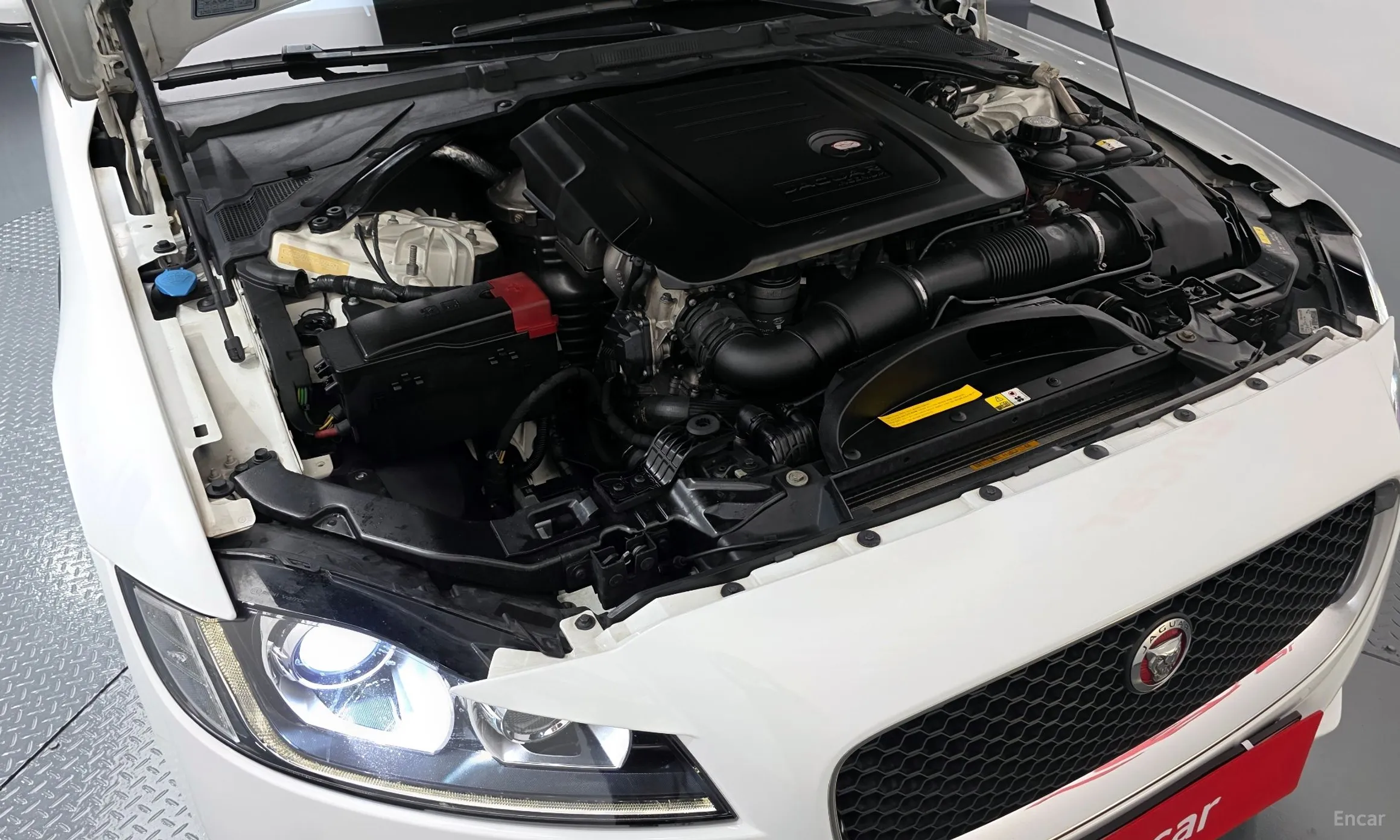 Jaguar XF (x260) превью 6