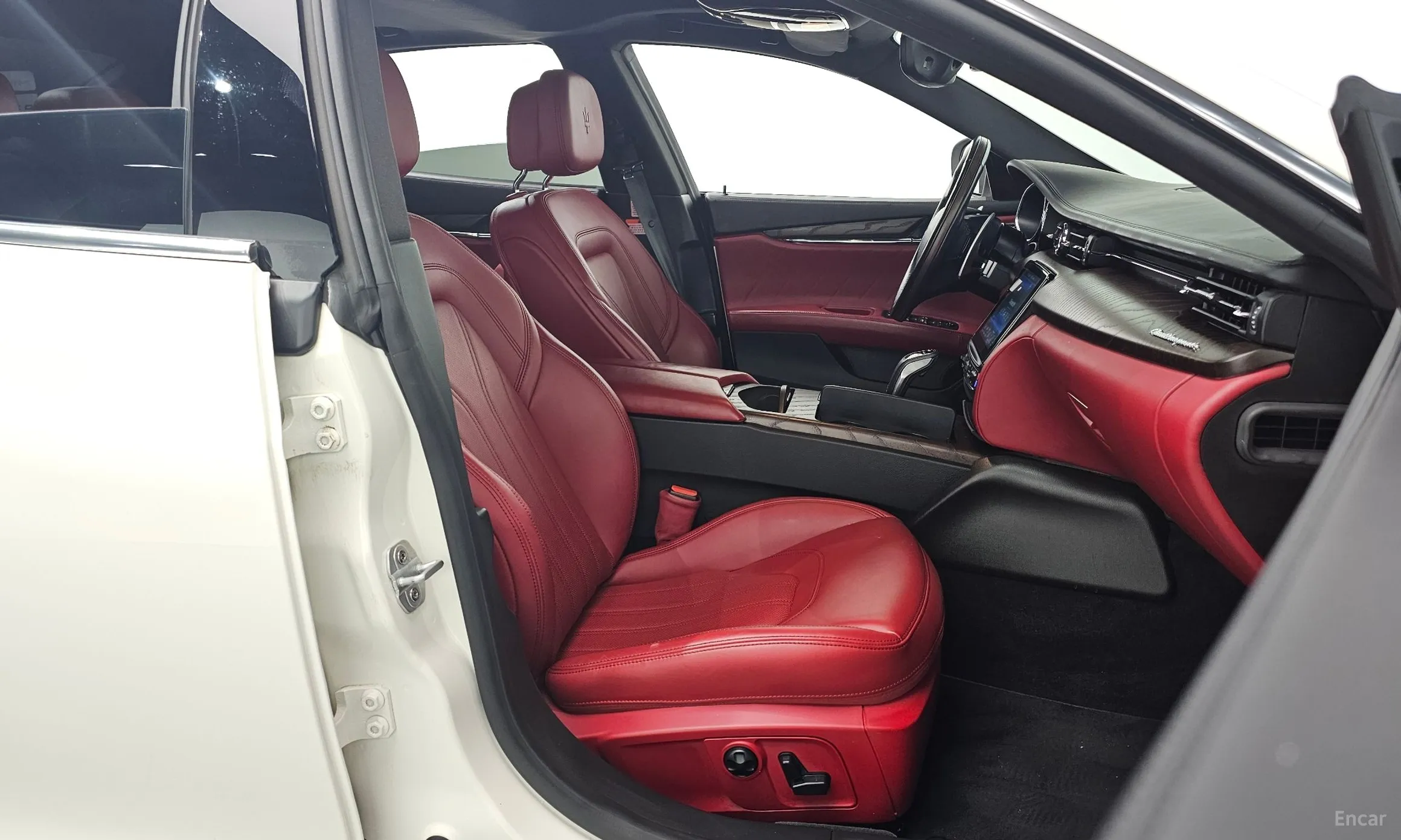 Maserati Quattroporte превью 10