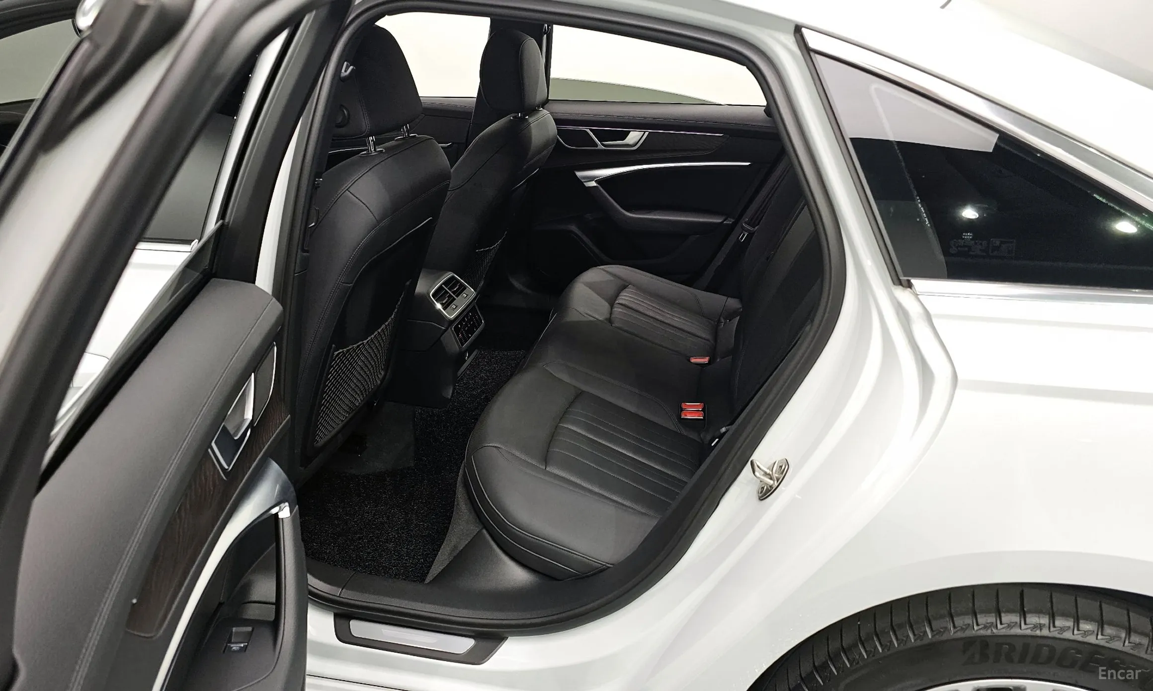 Audi A6 (C8) превью 11