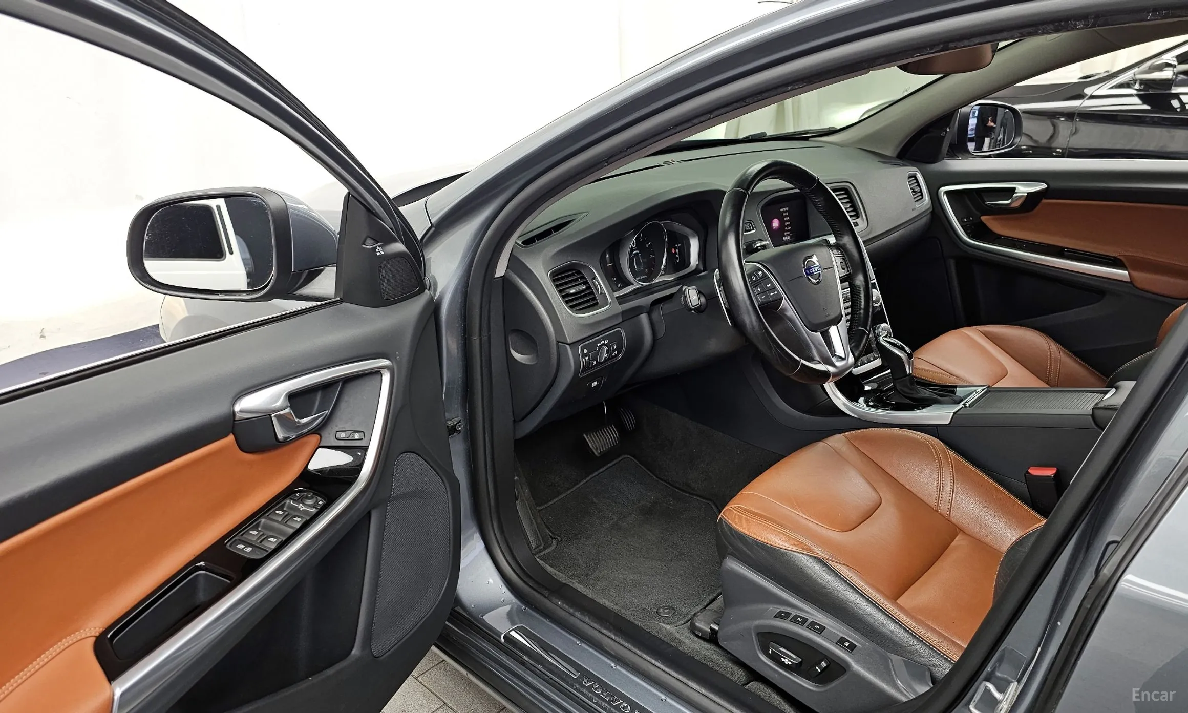 Volvo S60 превью 10