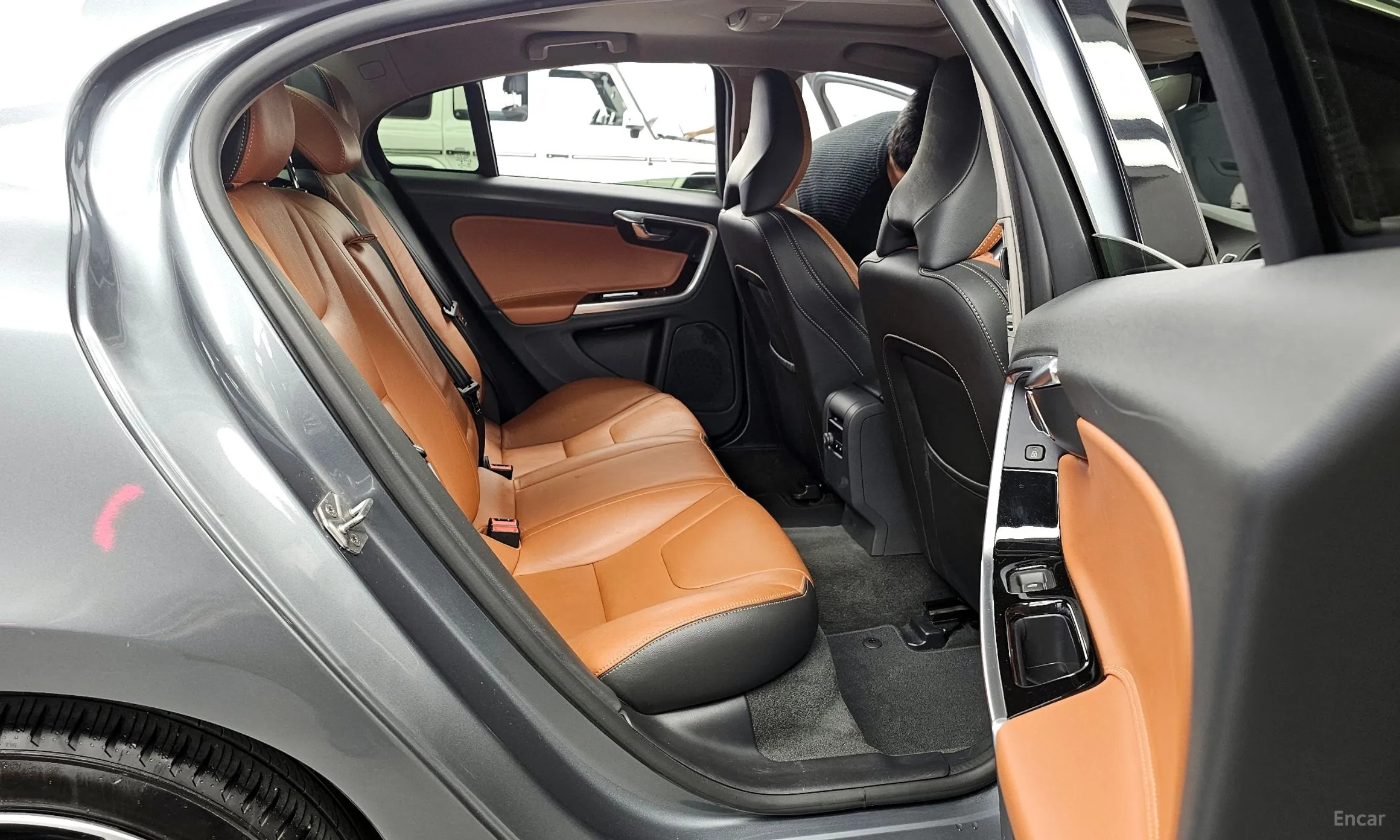 Volvo S60 превью 12
