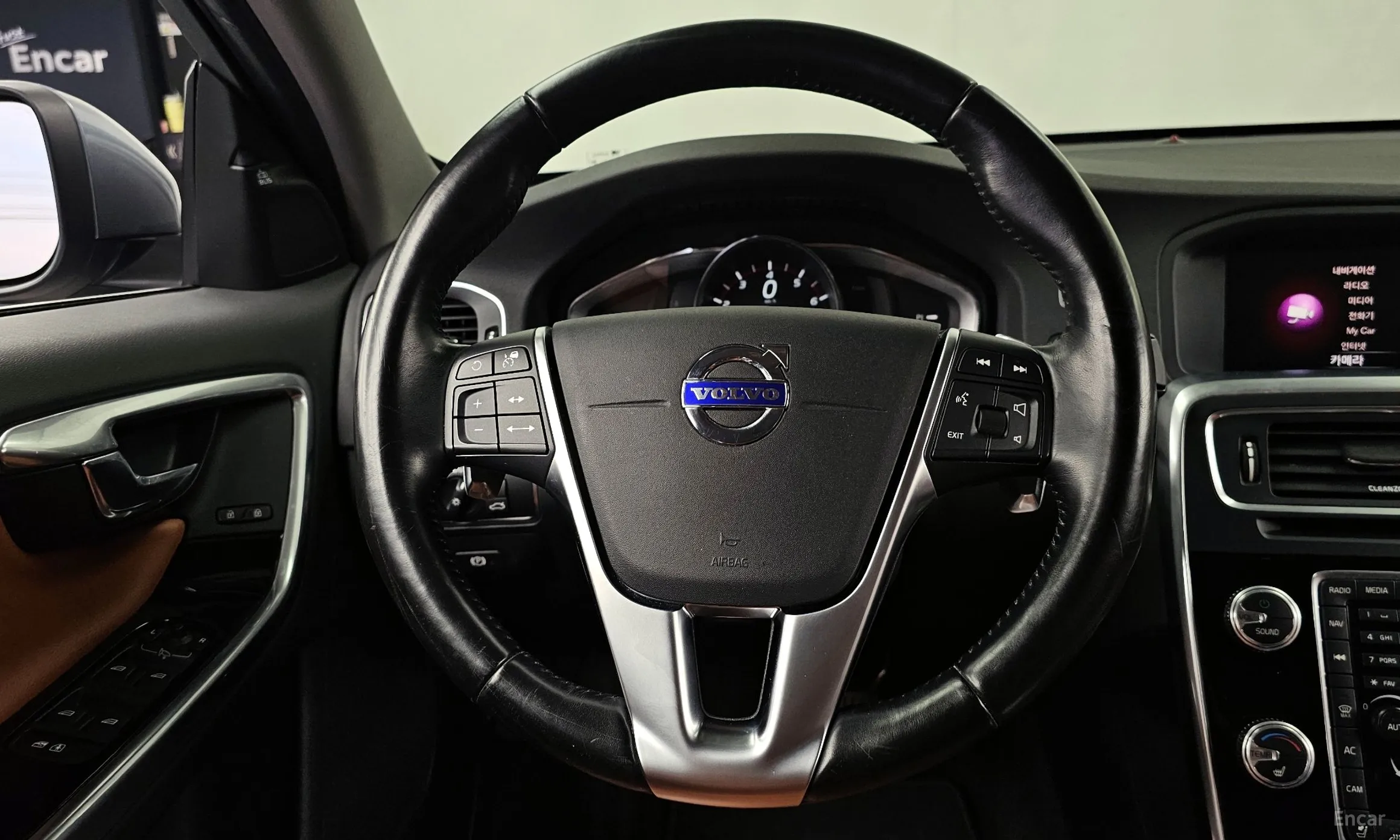 Volvo S60 превью 13