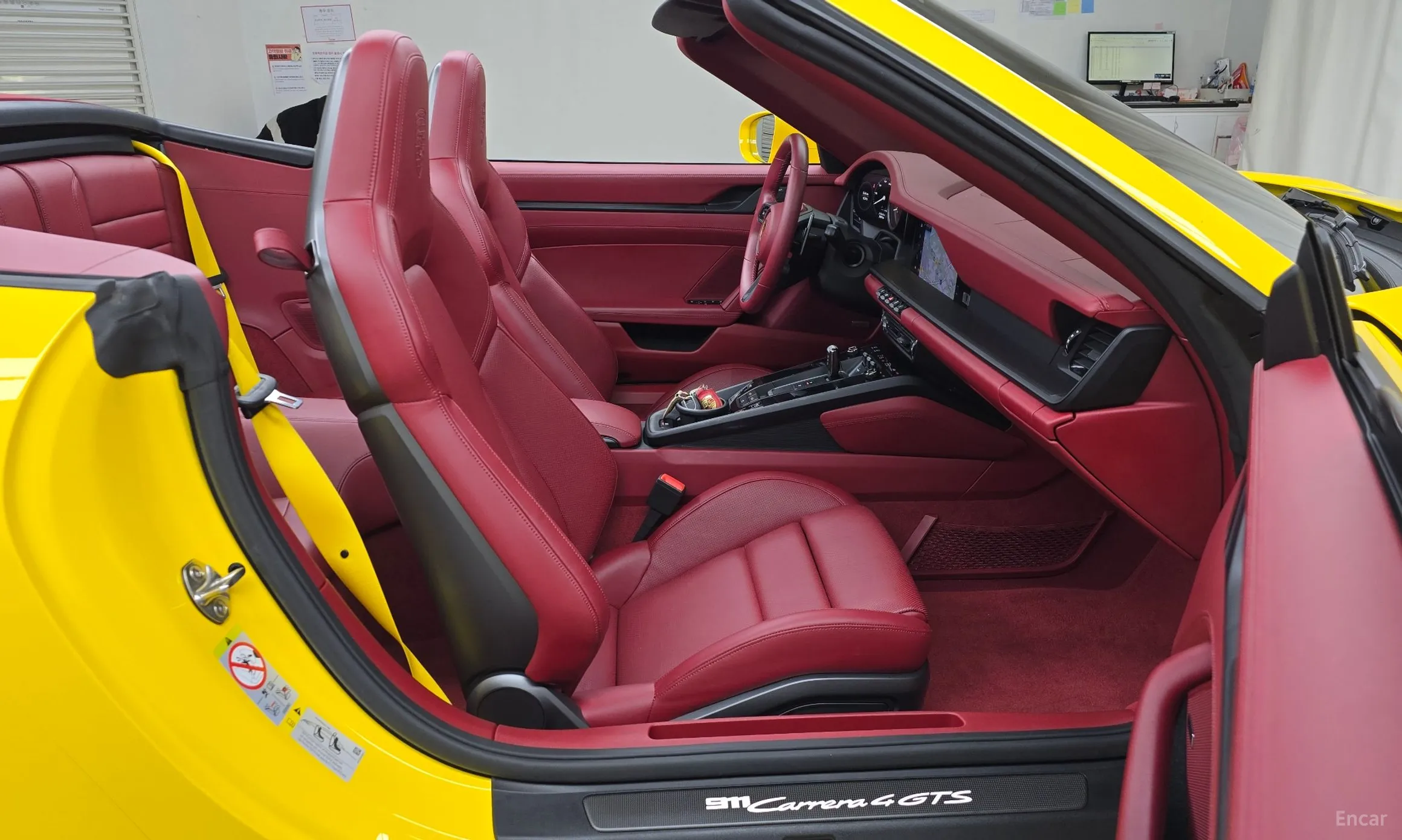 Porsche 911 (992) превью 11