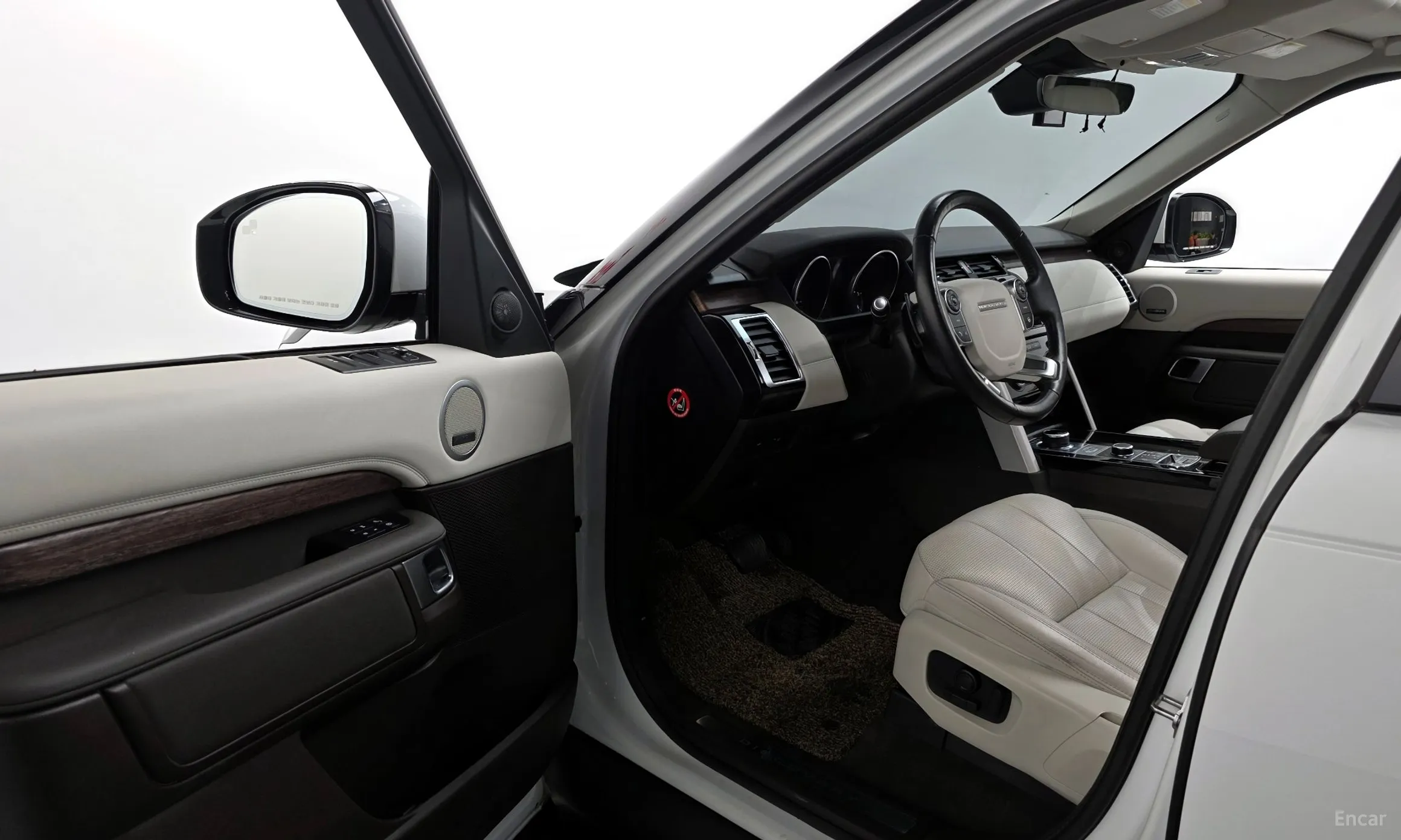 Land Rover Discovery 5 превью 10