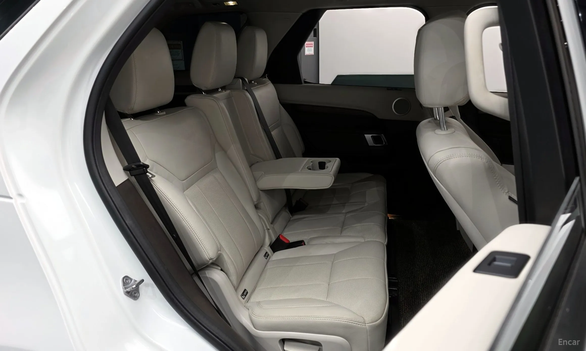 Land Rover Discovery 5 превью 12
