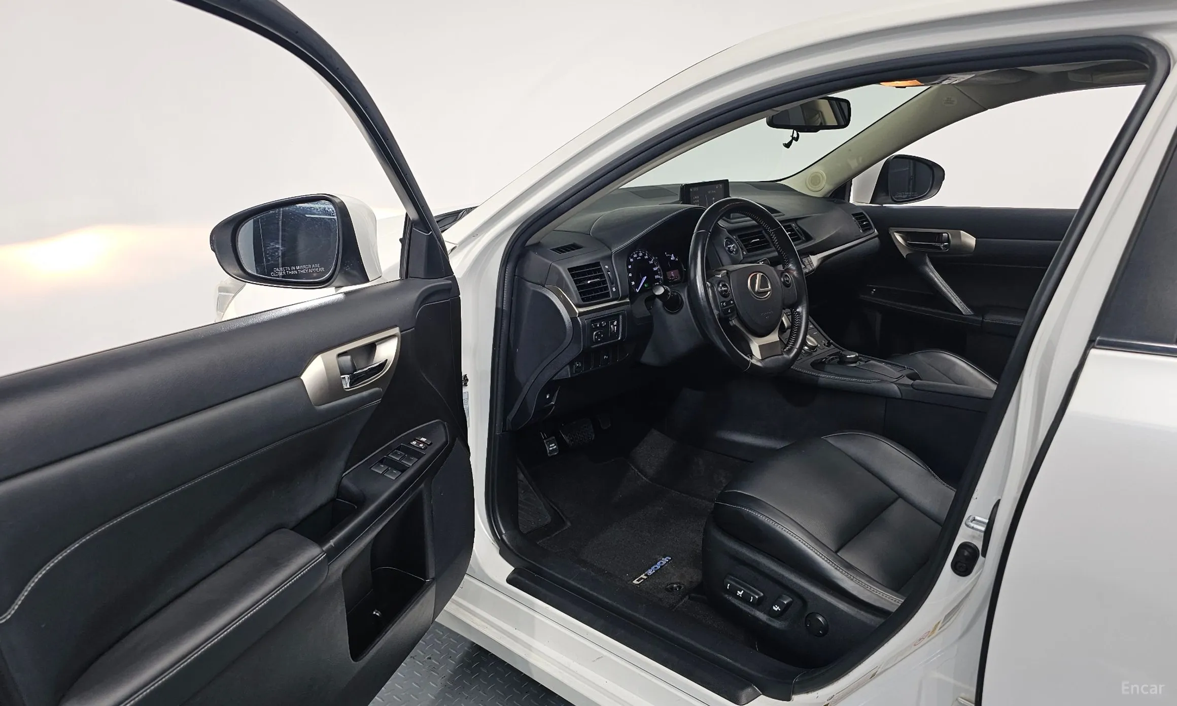 Lexus CT200h превью 10