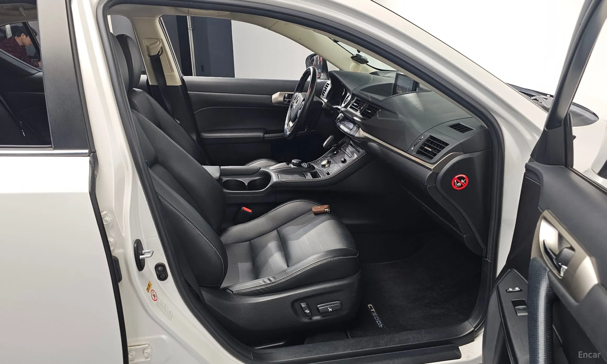 Lexus CT200h превью 11
