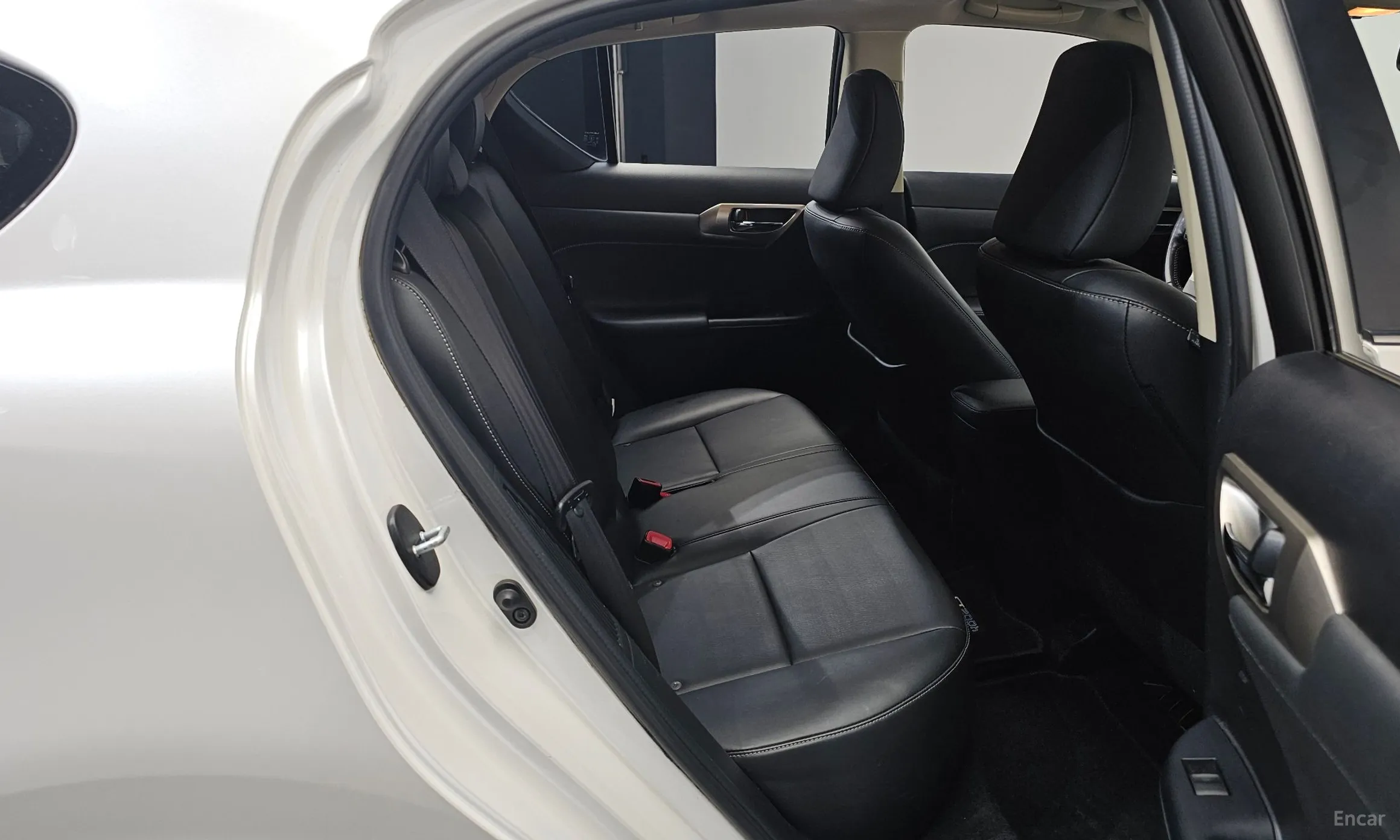 Lexus CT200h превью 12