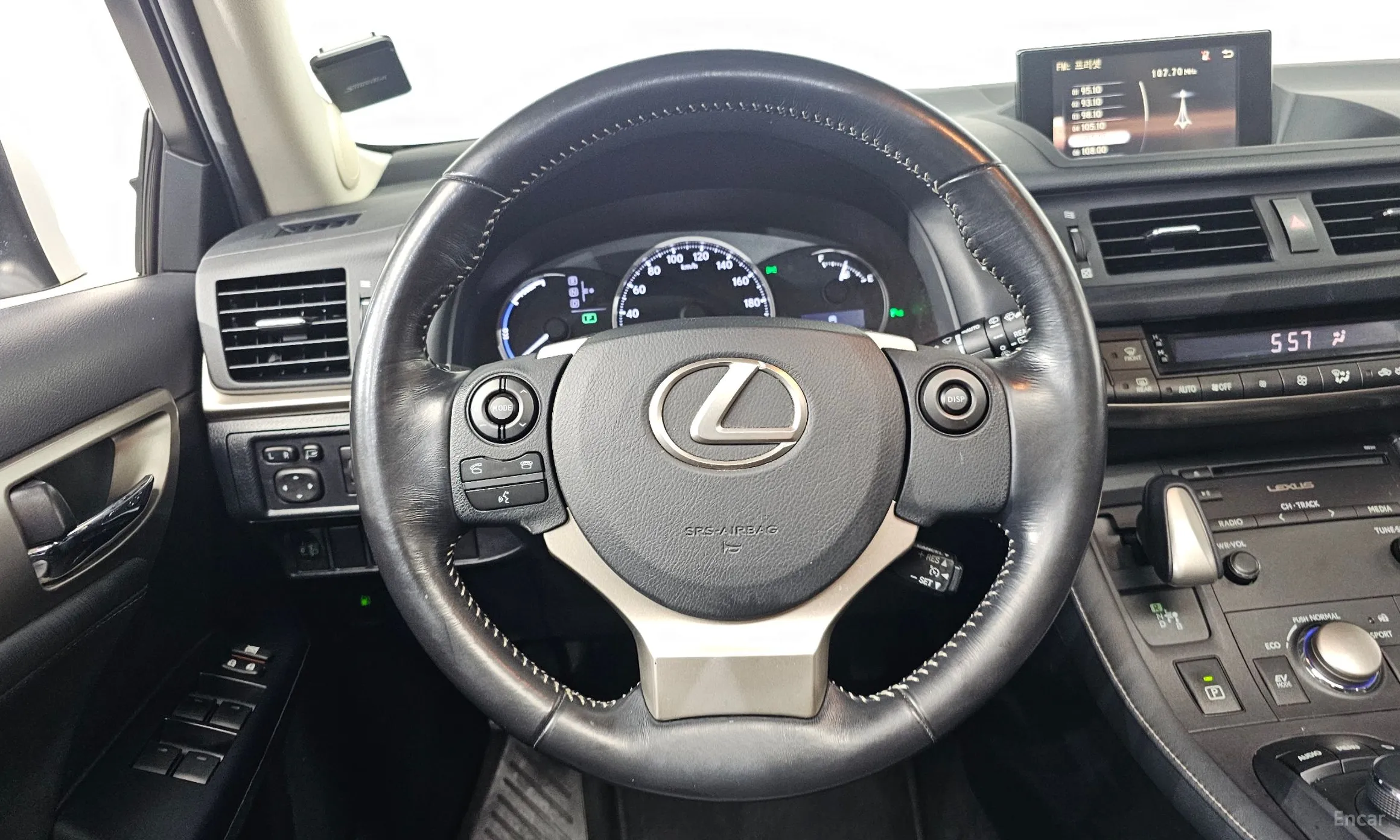 Lexus CT200h превью 13