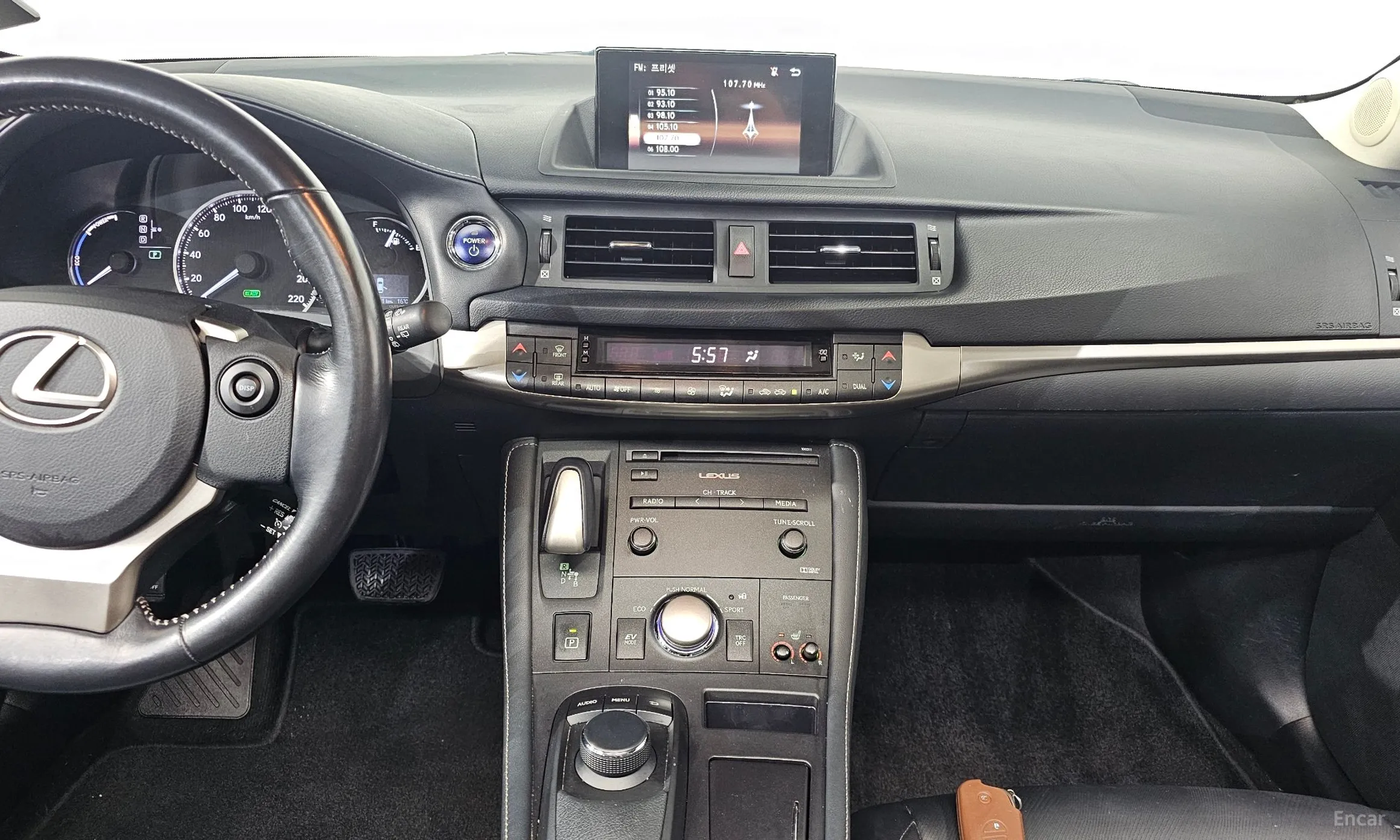 Lexus CT200h превью 15