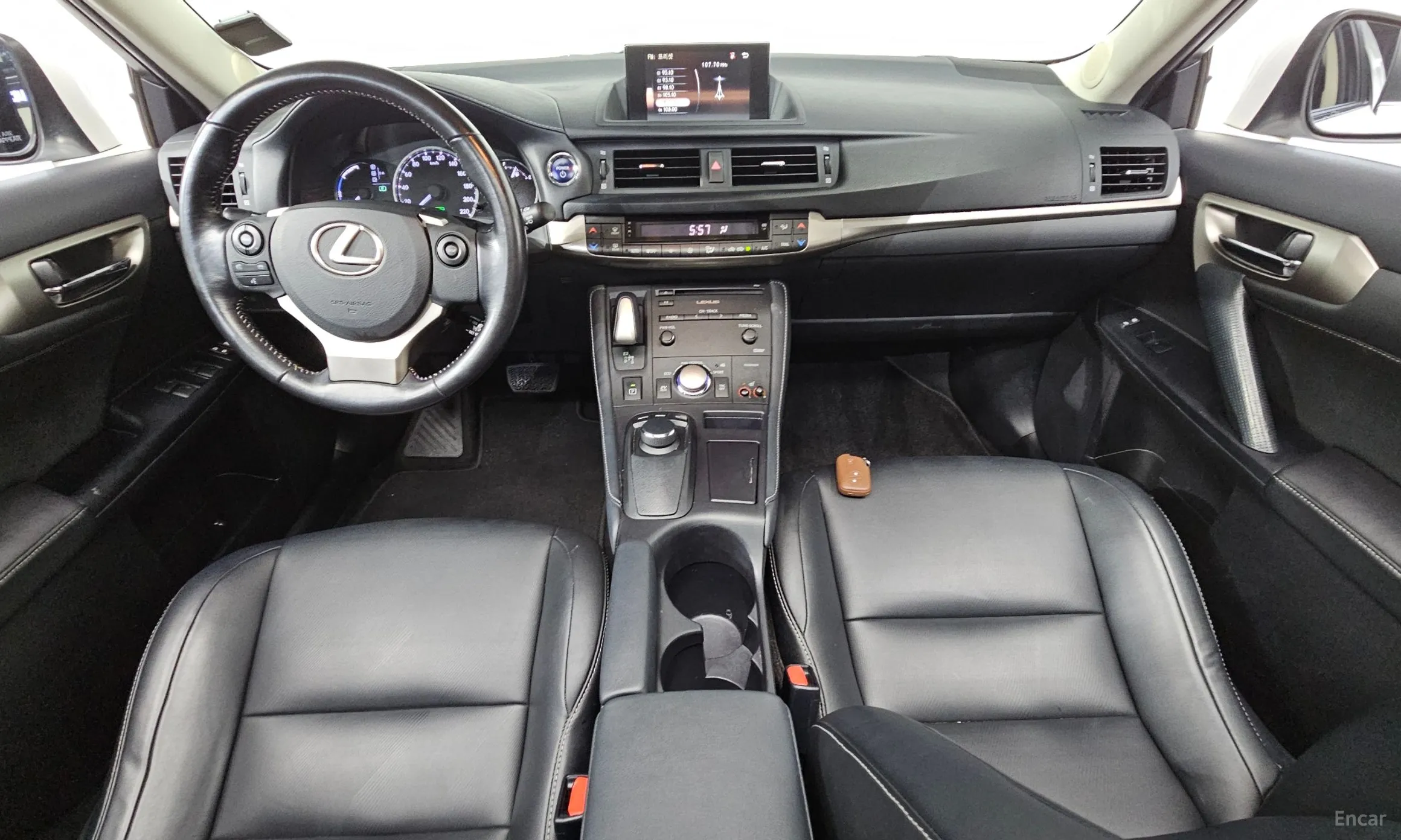 Lexus CT200h превью 7