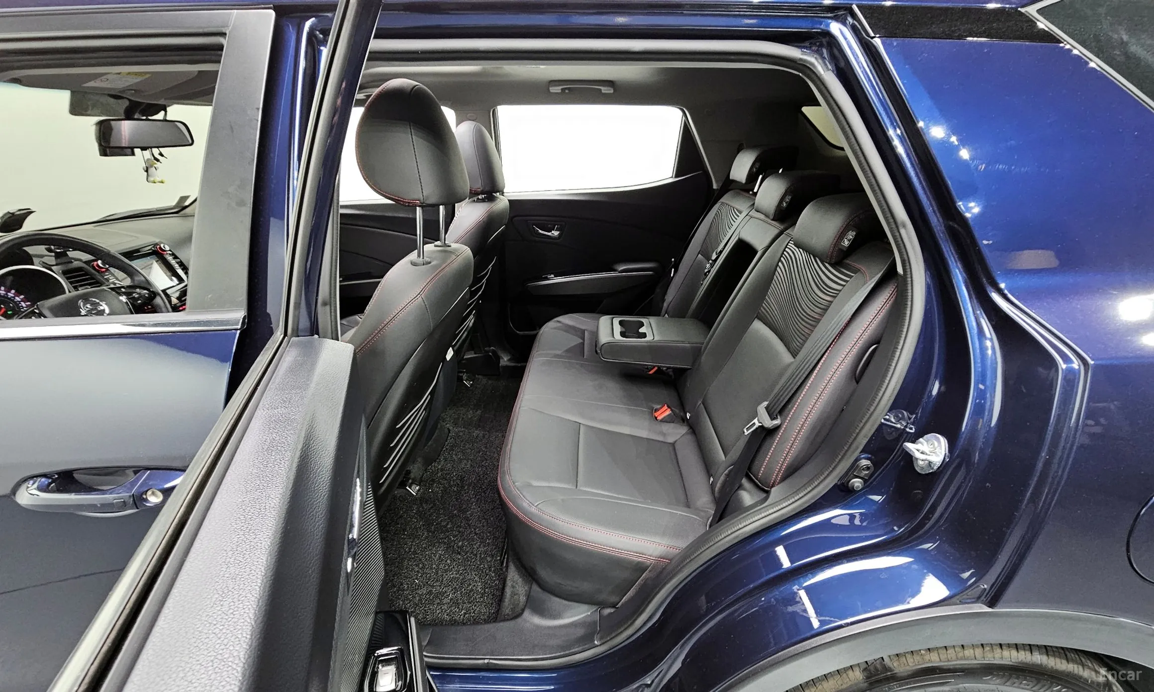 KG Mobility (SsangYong) Tivoli Air превью 11