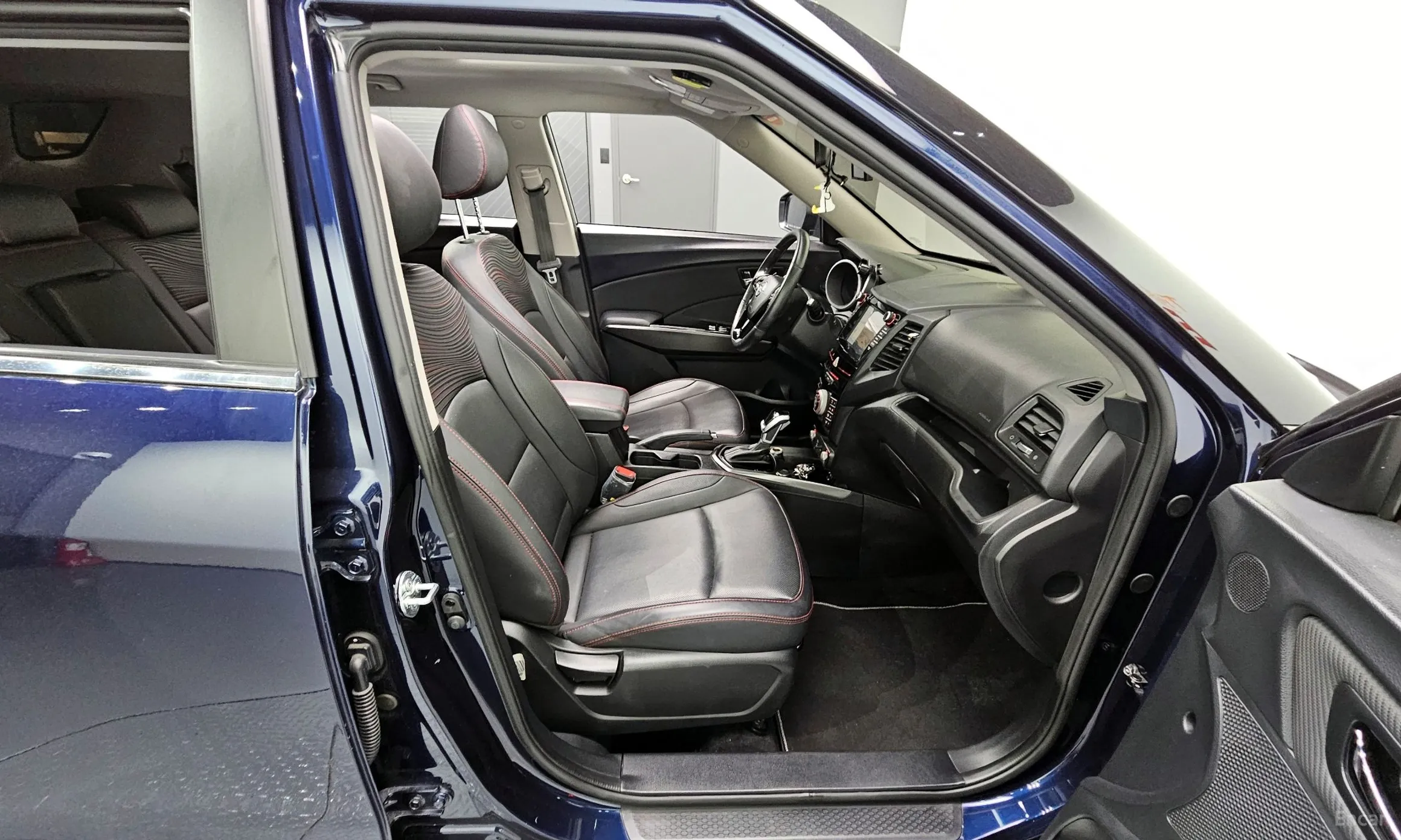 KG Mobility (SsangYong) Tivoli Air превью 12