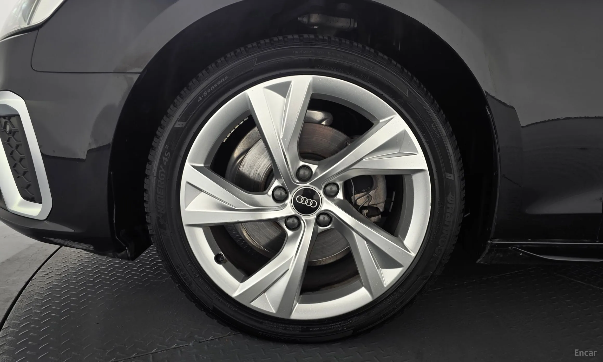 Audi A4 (B9) превью 5