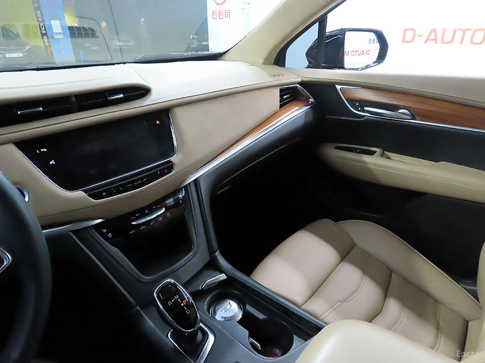 Cadillac XT5 превью 10