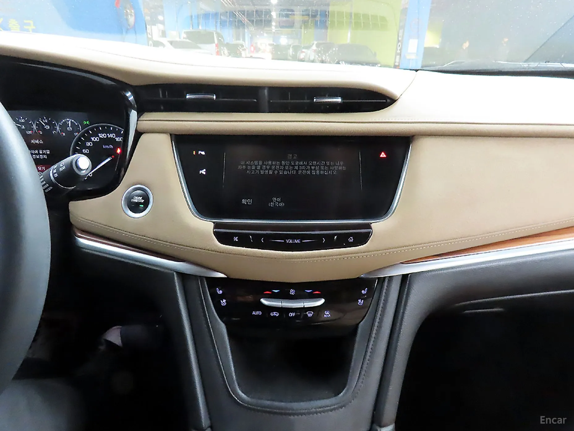 Cadillac XT5 превью 11
