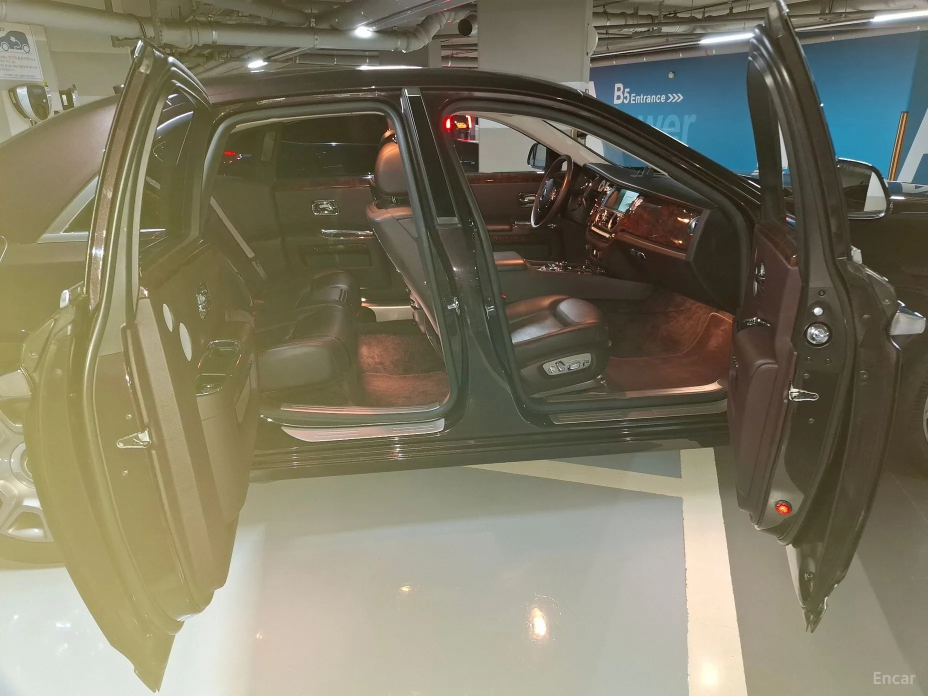 Rolls-Royce Ghost превью 16