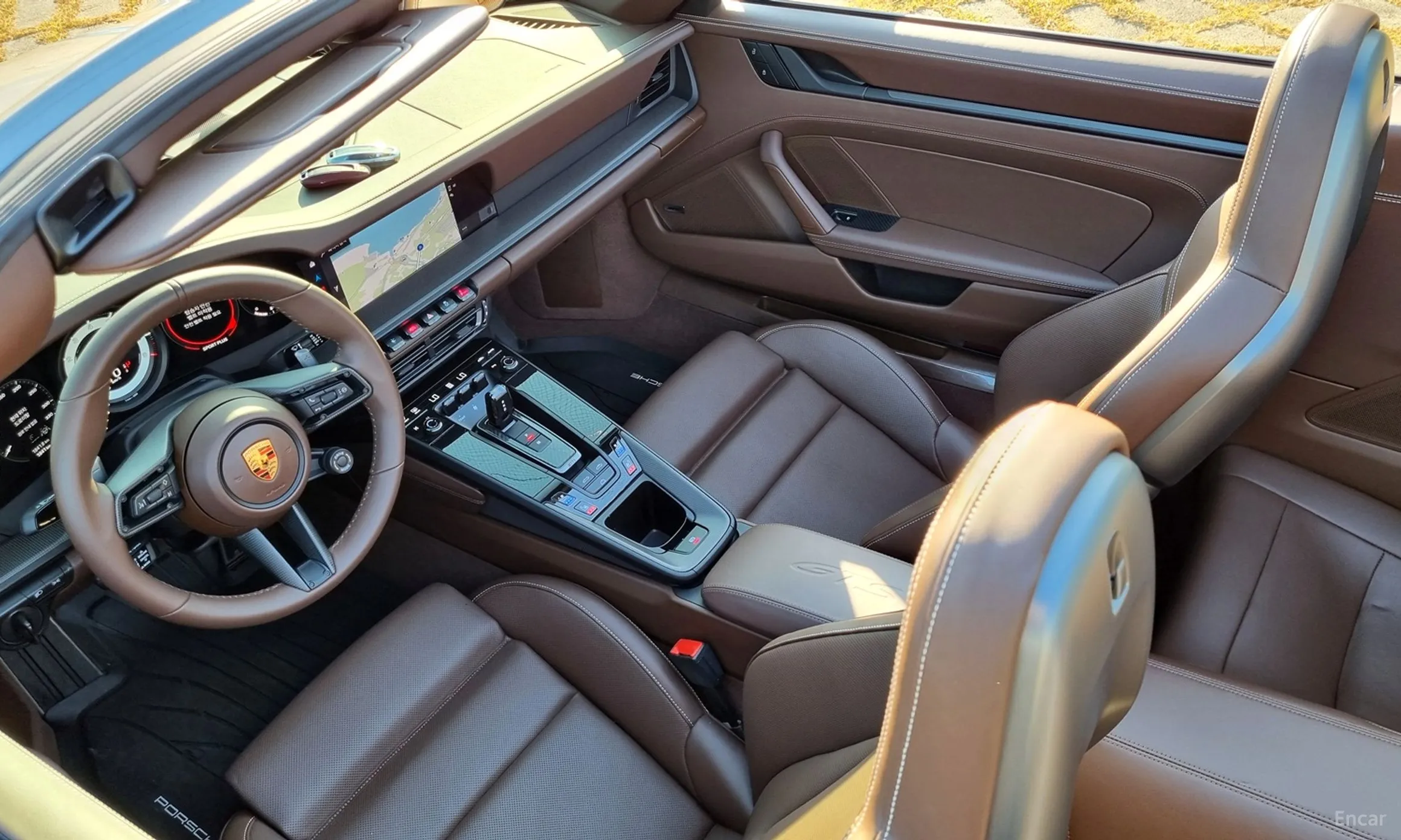 Porsche 911 (992) превью 11
