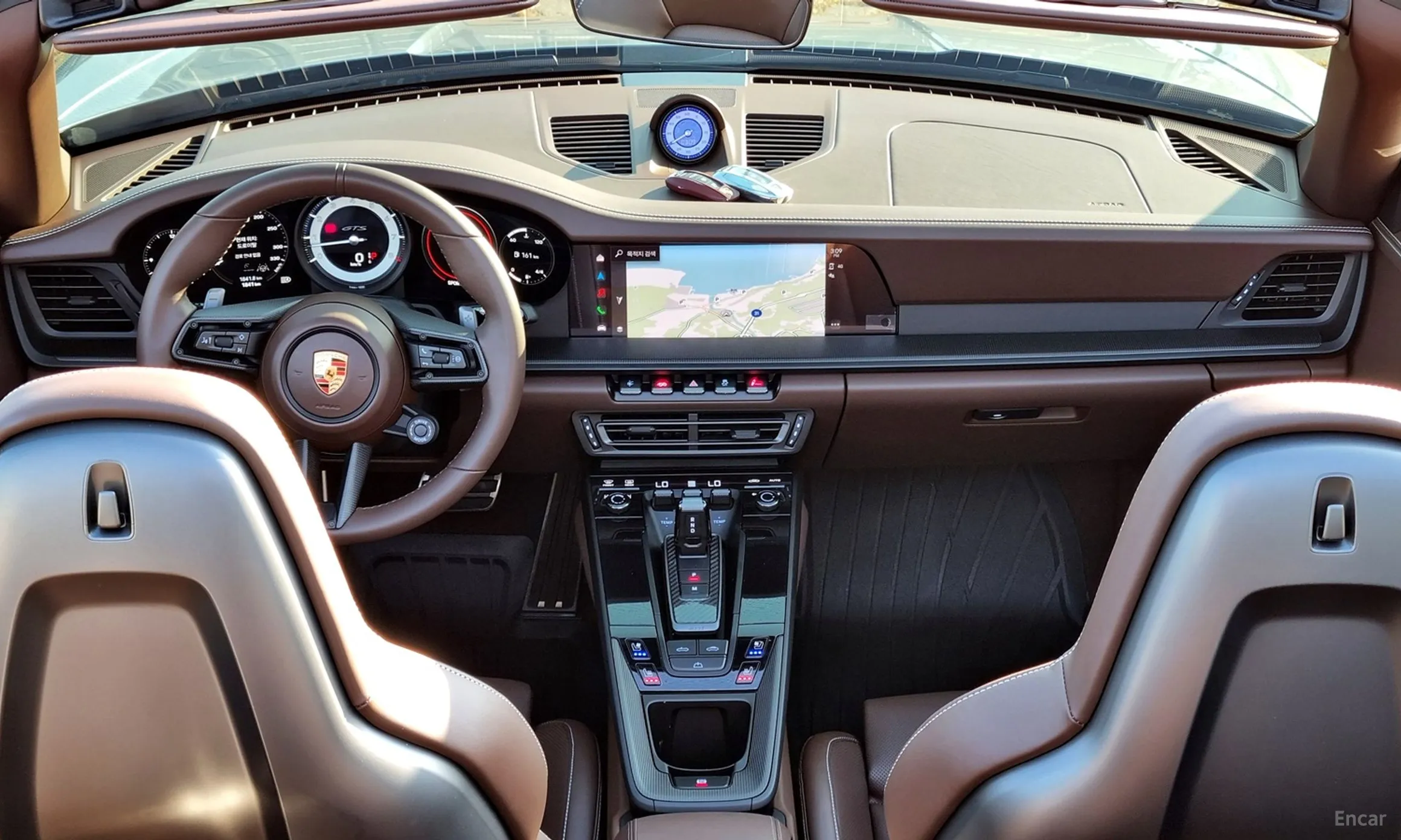 Porsche 911 (992) превью 12