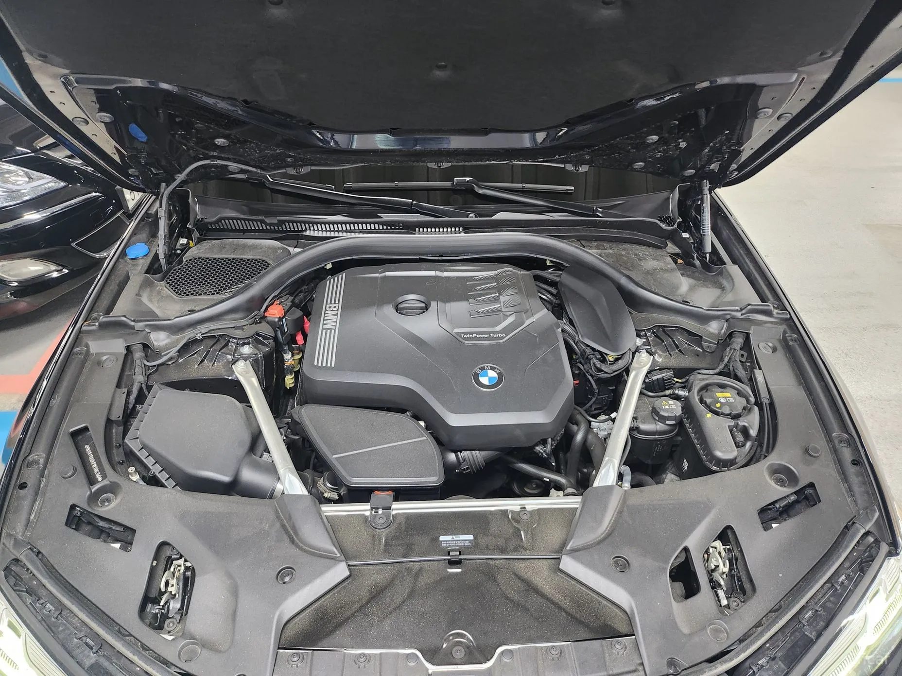 BMW 5 Series (G30) превью 6