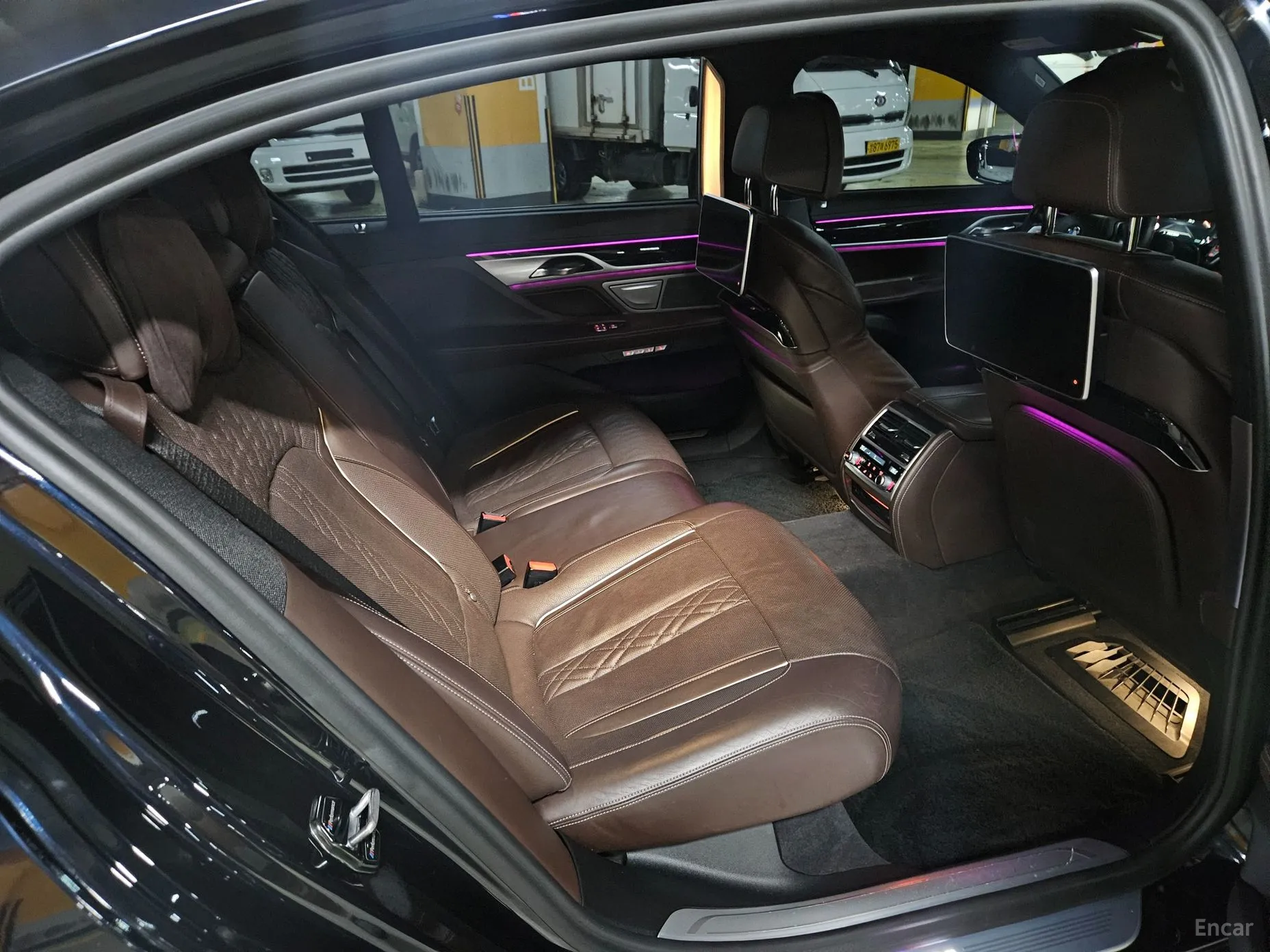 BMW 7 Series (G11) превью 15