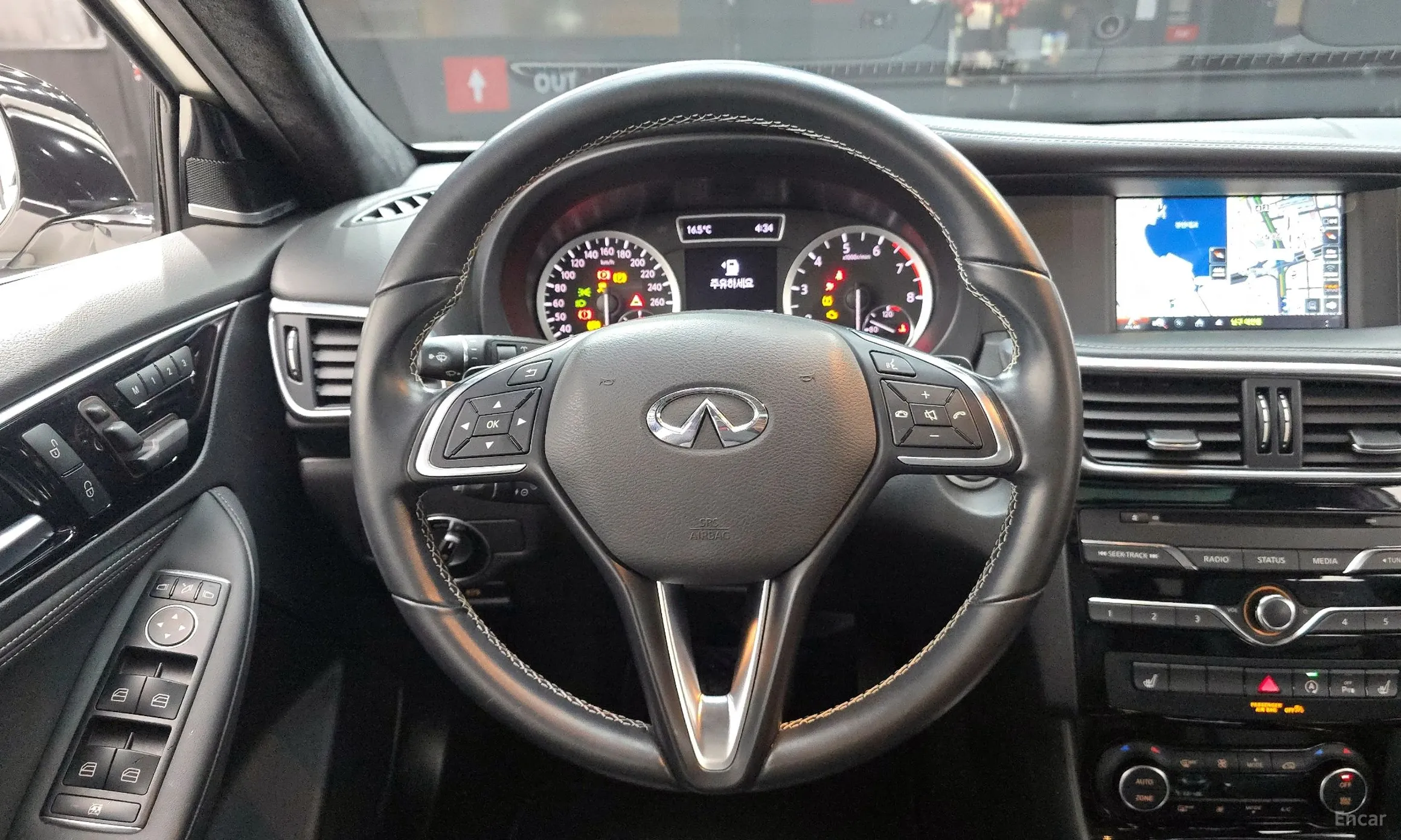 Infiniti QX30 превью 13