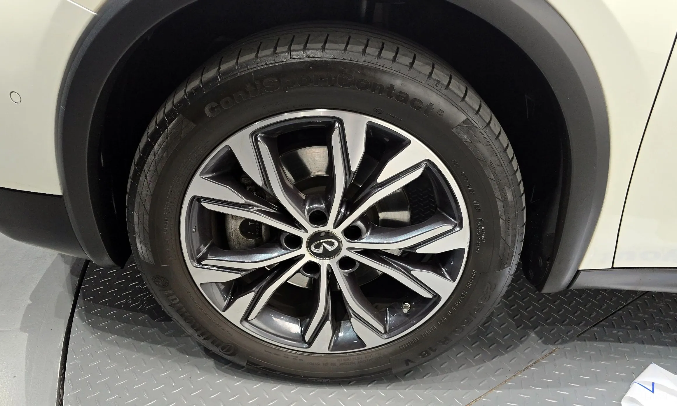 Infiniti QX30 превью 5