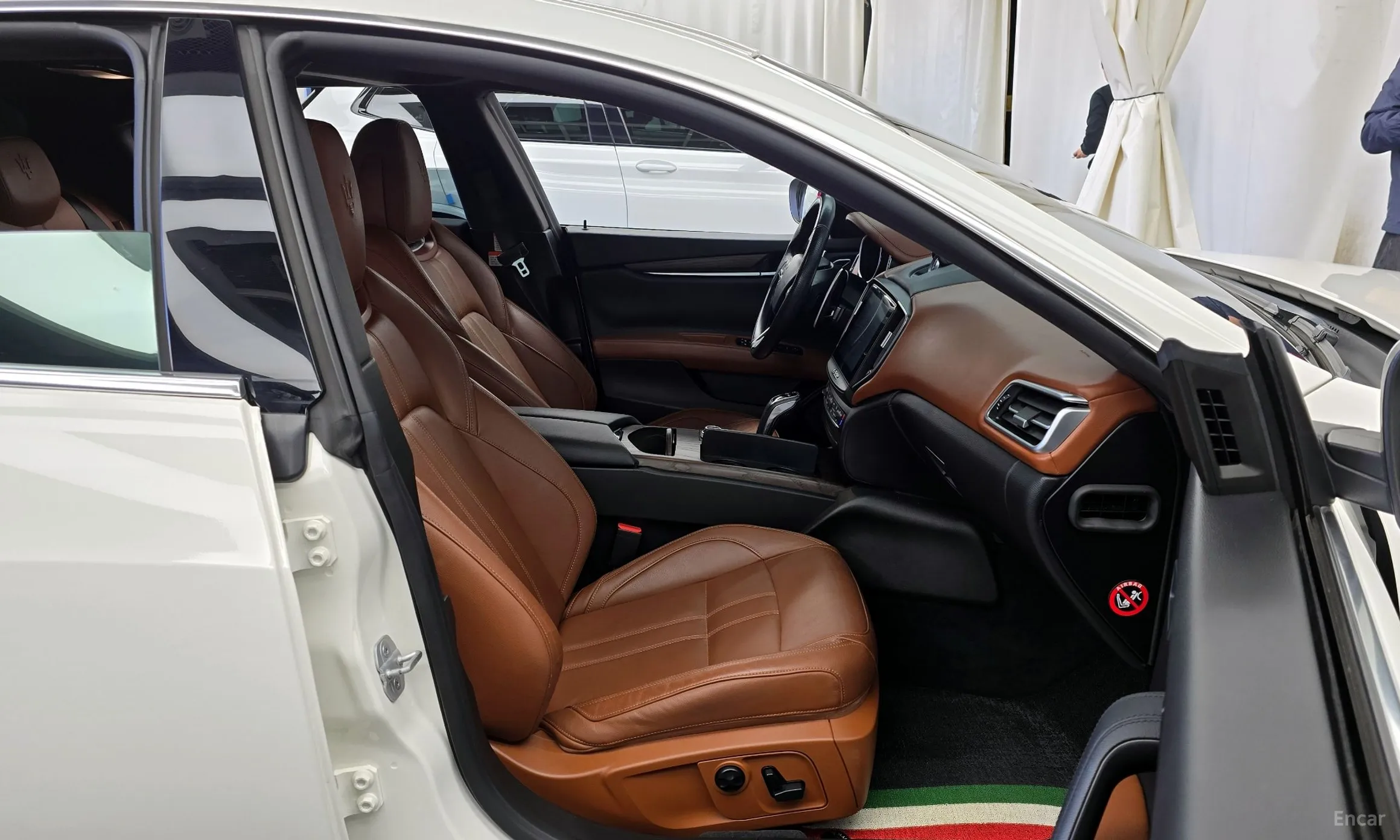 Maserati Ghibli превью 11