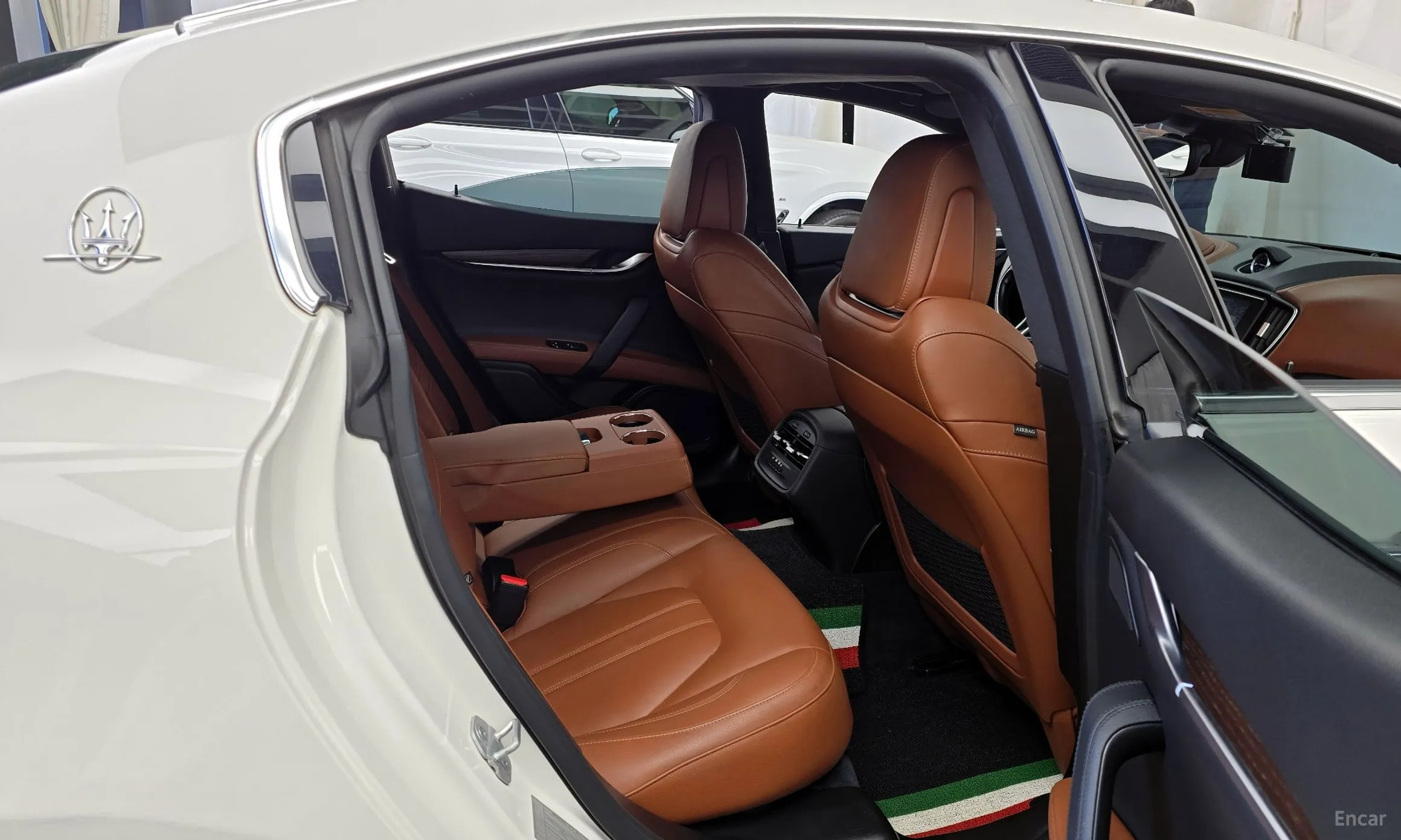 Maserati Ghibli превью 12