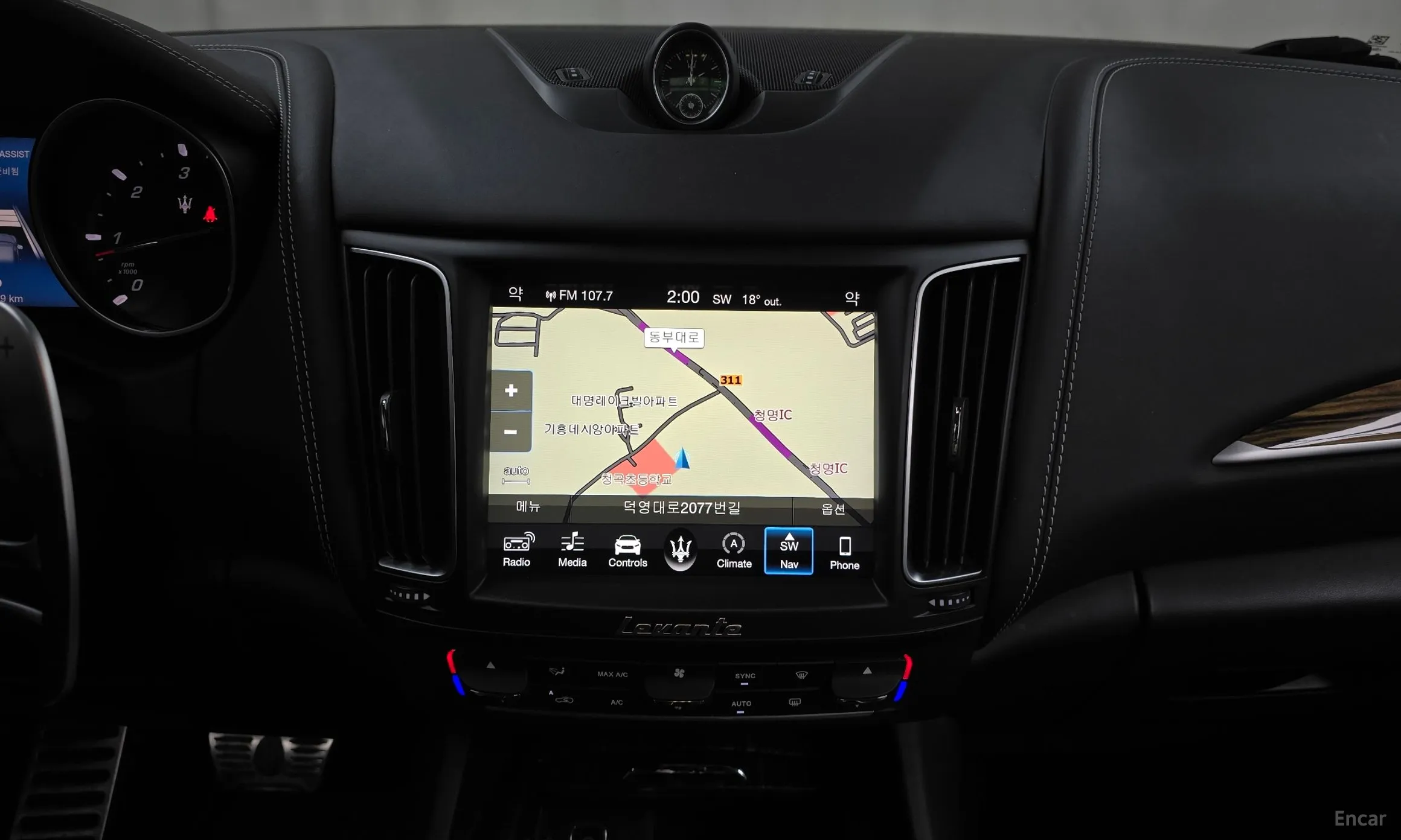 Maserati Levante превью 14