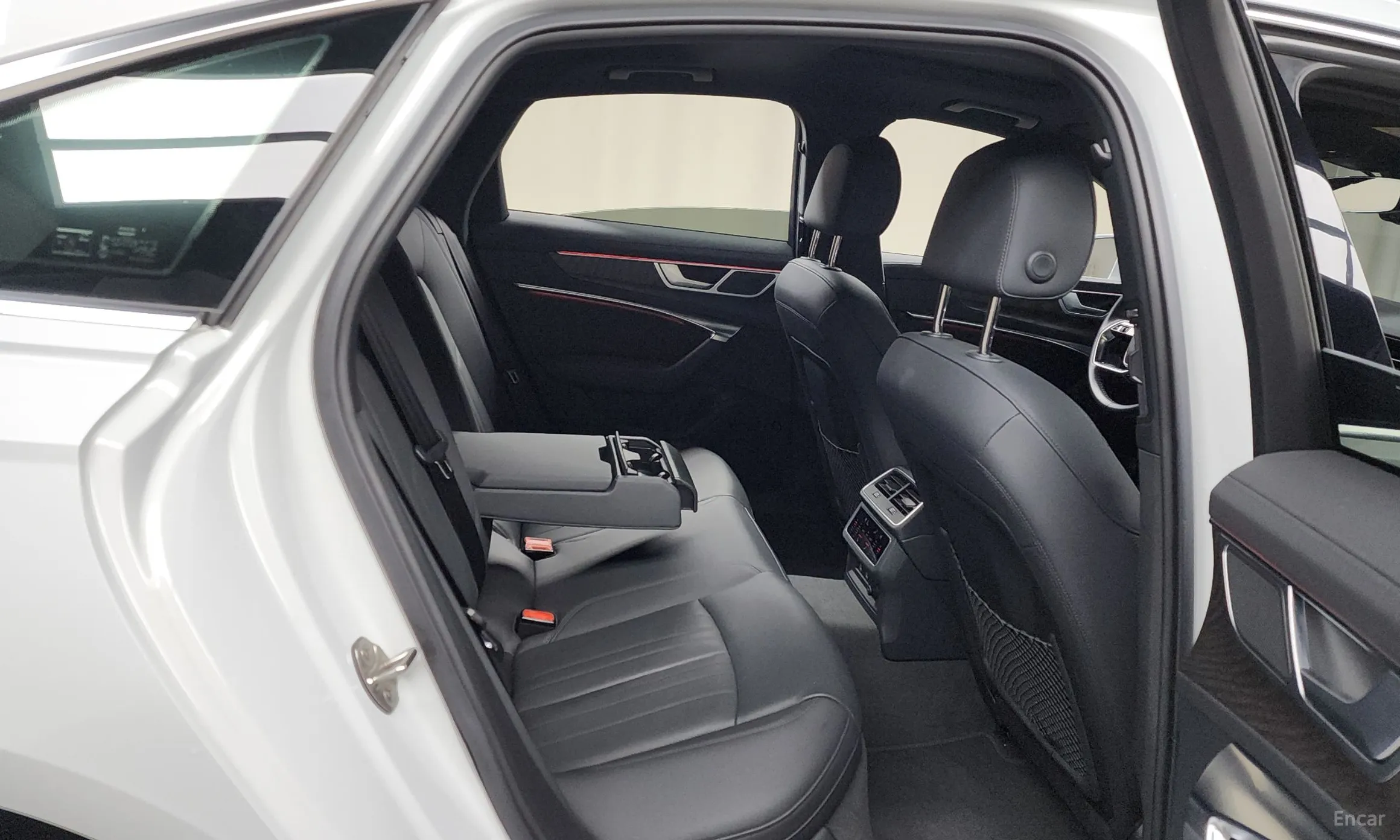 Audi A6 (C8) превью 12