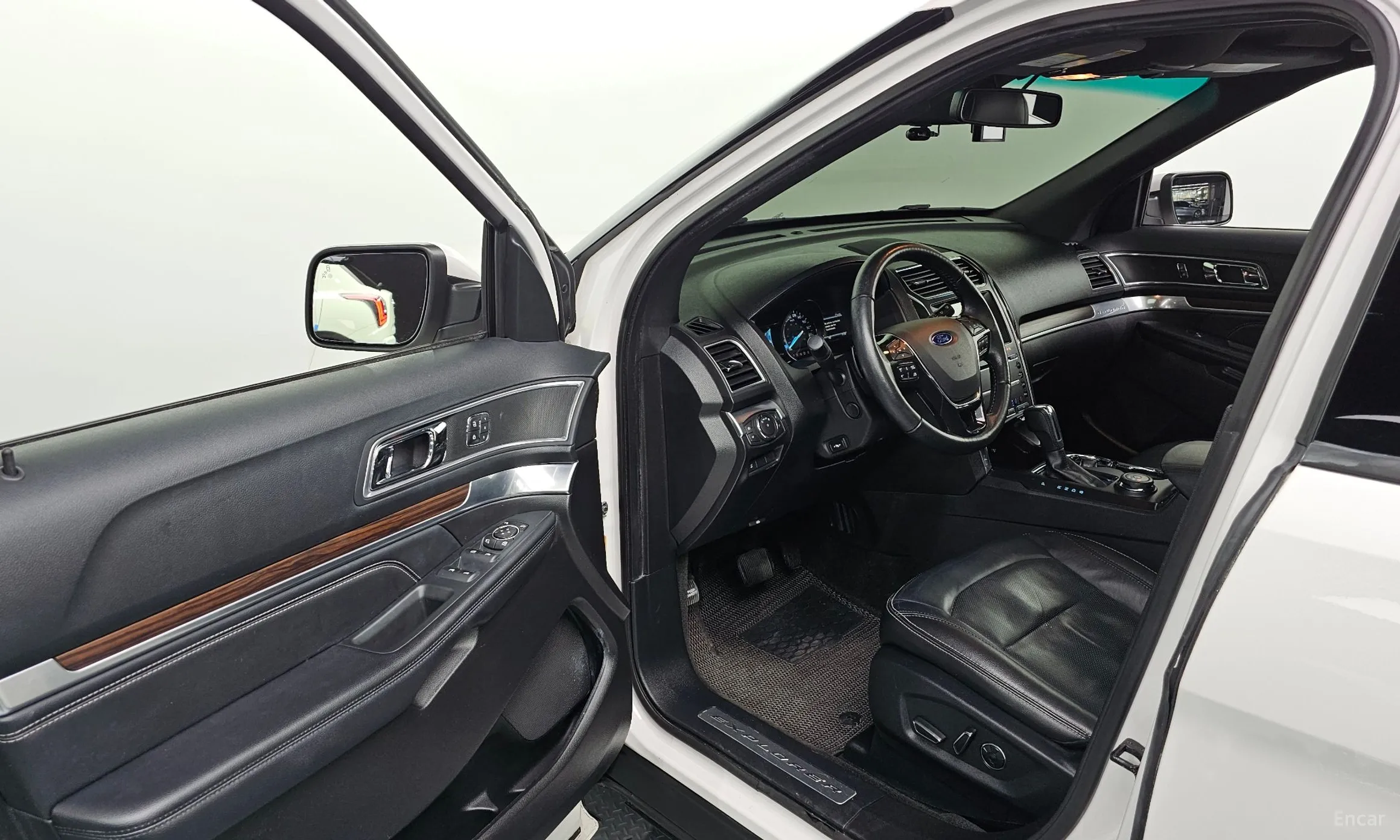 Ford Explorer превью 10
