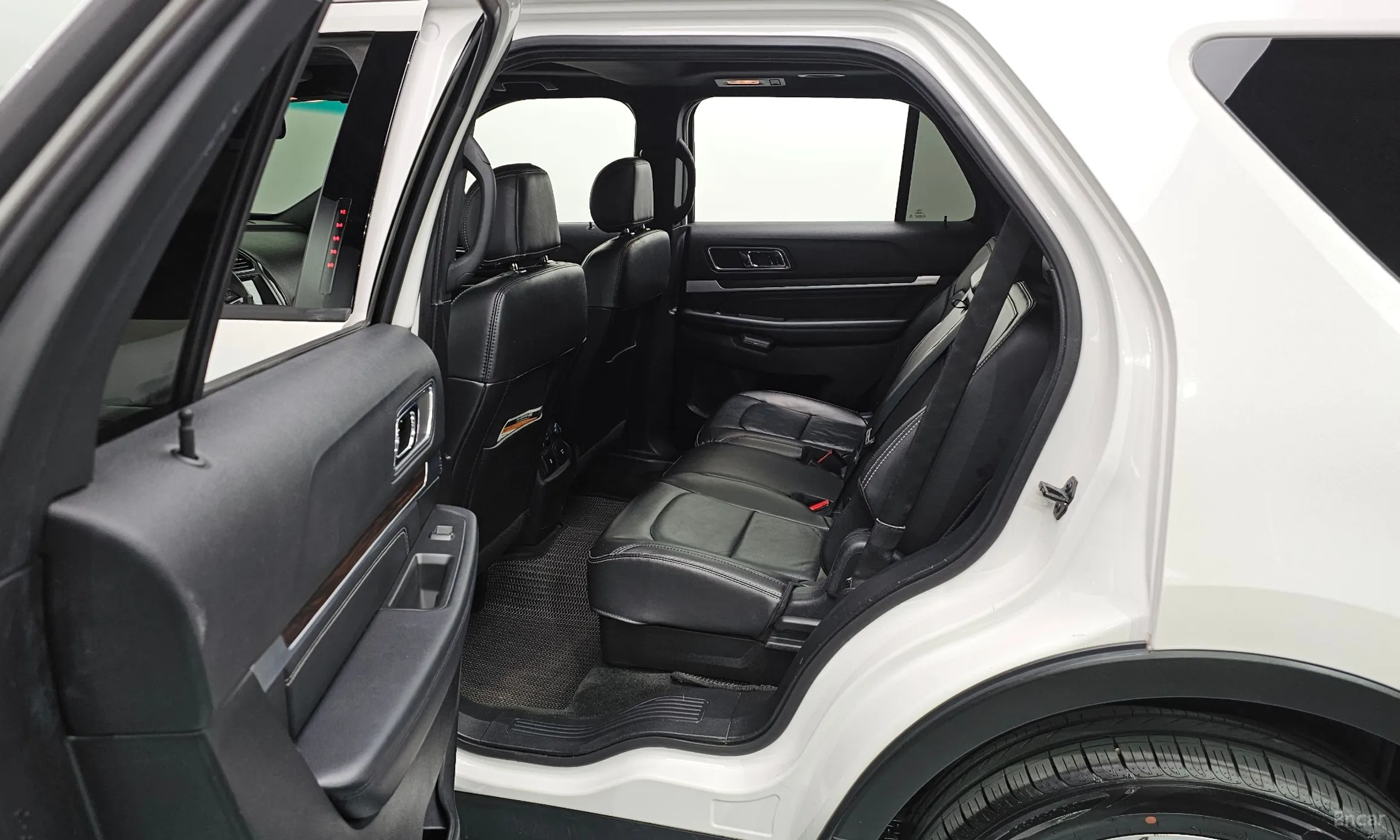 Ford Explorer превью 11