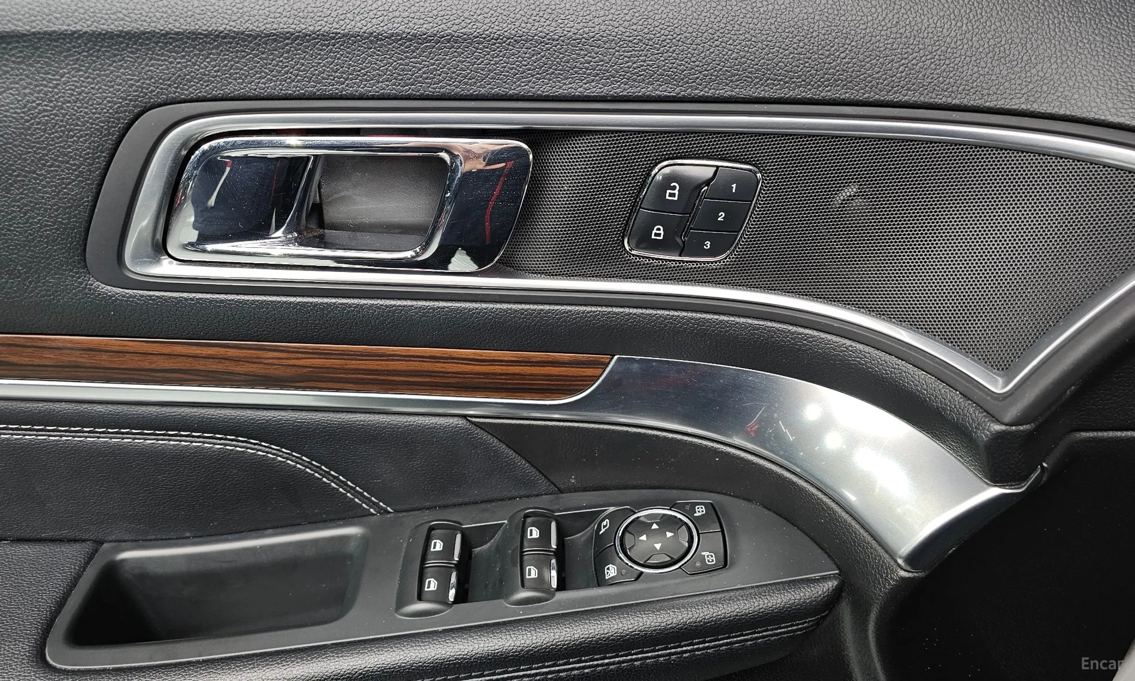 Ford Explorer превью 12