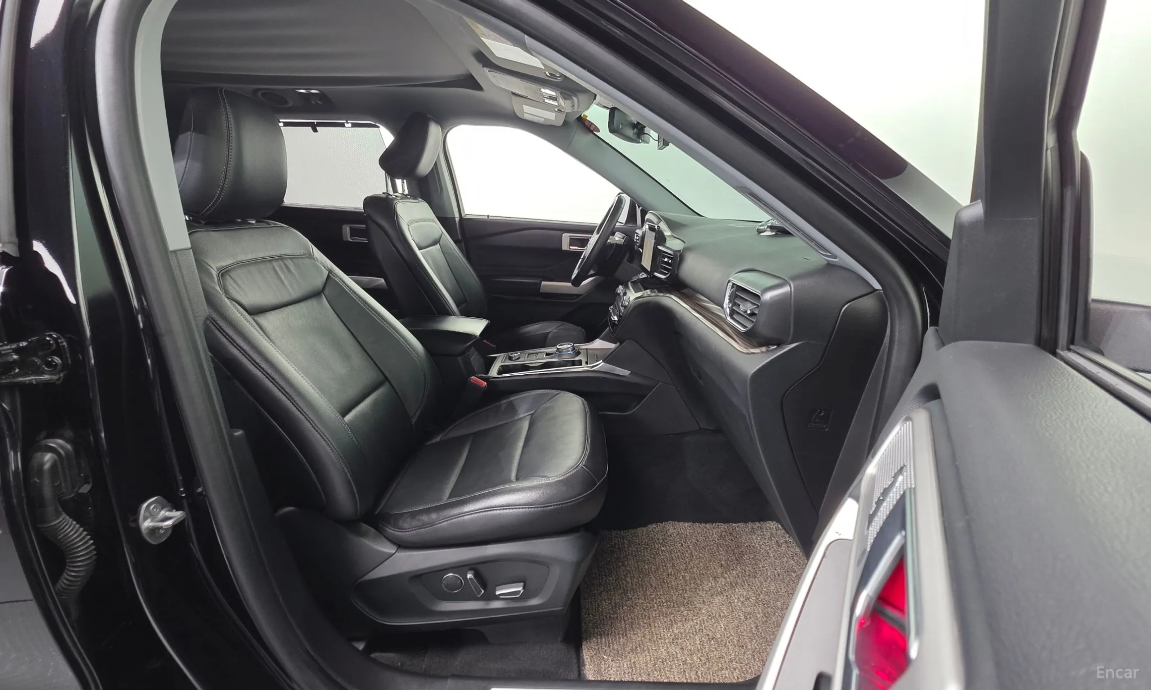 Ford Explorer 6th Generation превью 10