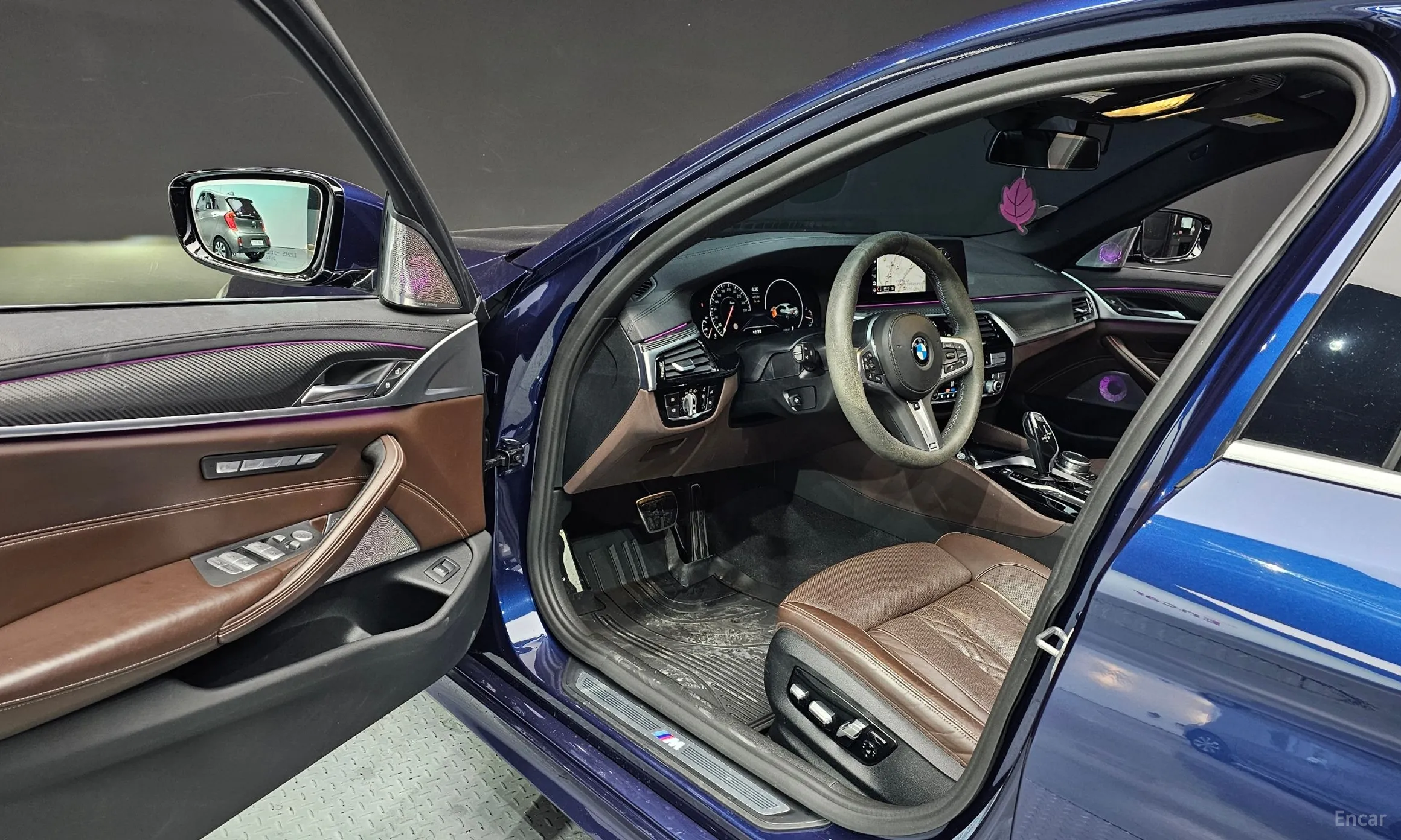 BMW 5 Series (G30) превью 10