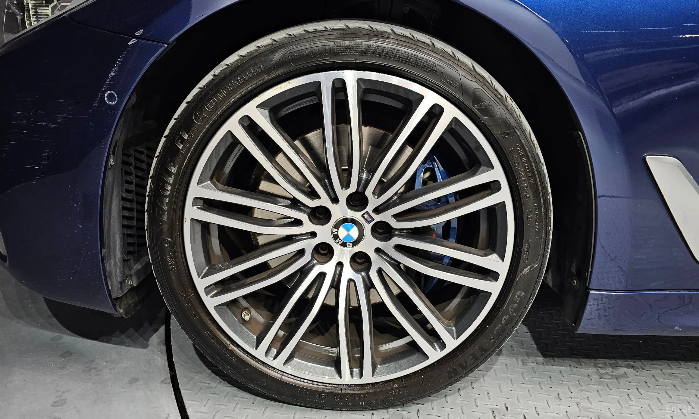 BMW 5 Series (G30) превью 5
